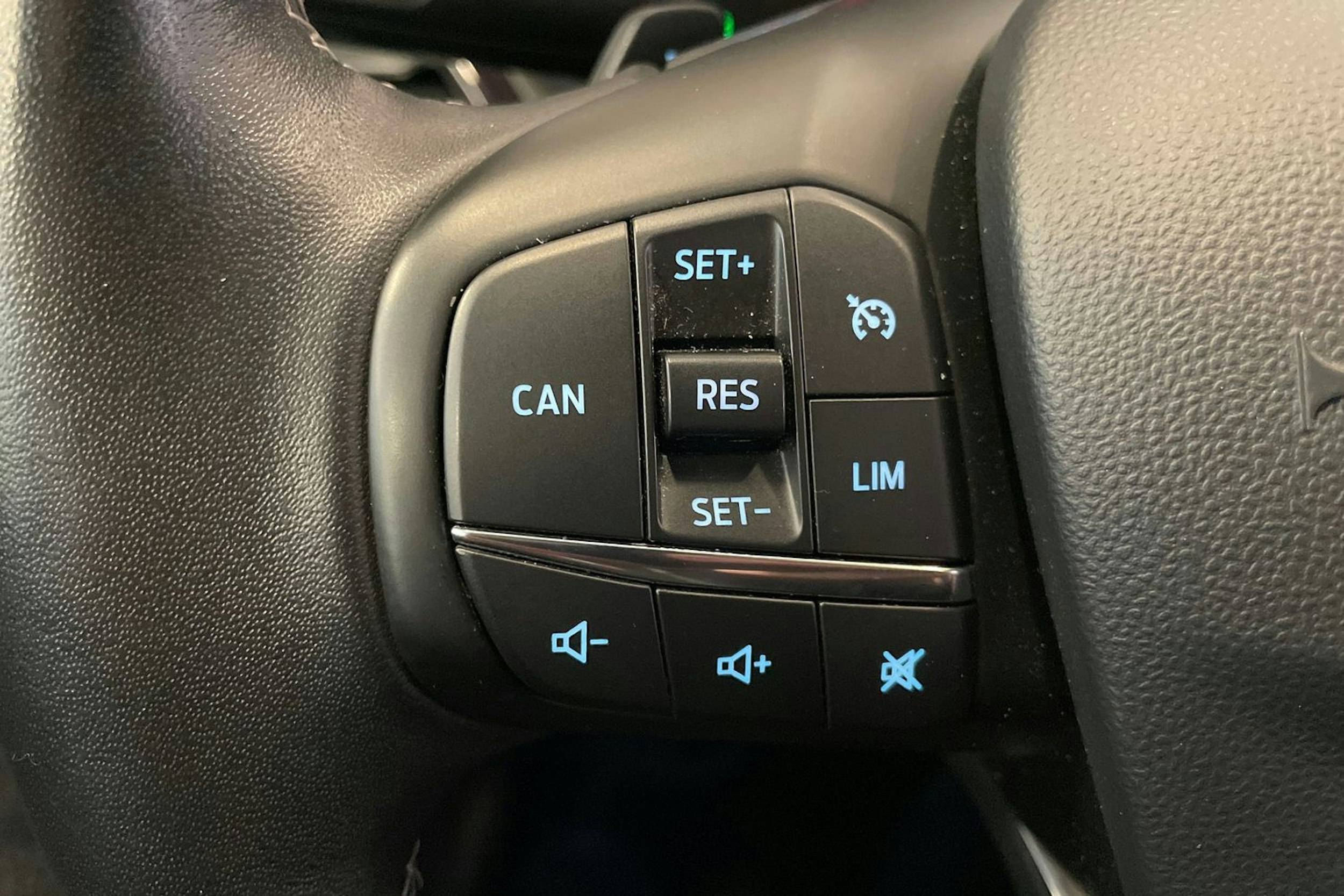 valkoinen Ford Fiesta 2018 kuva 21.