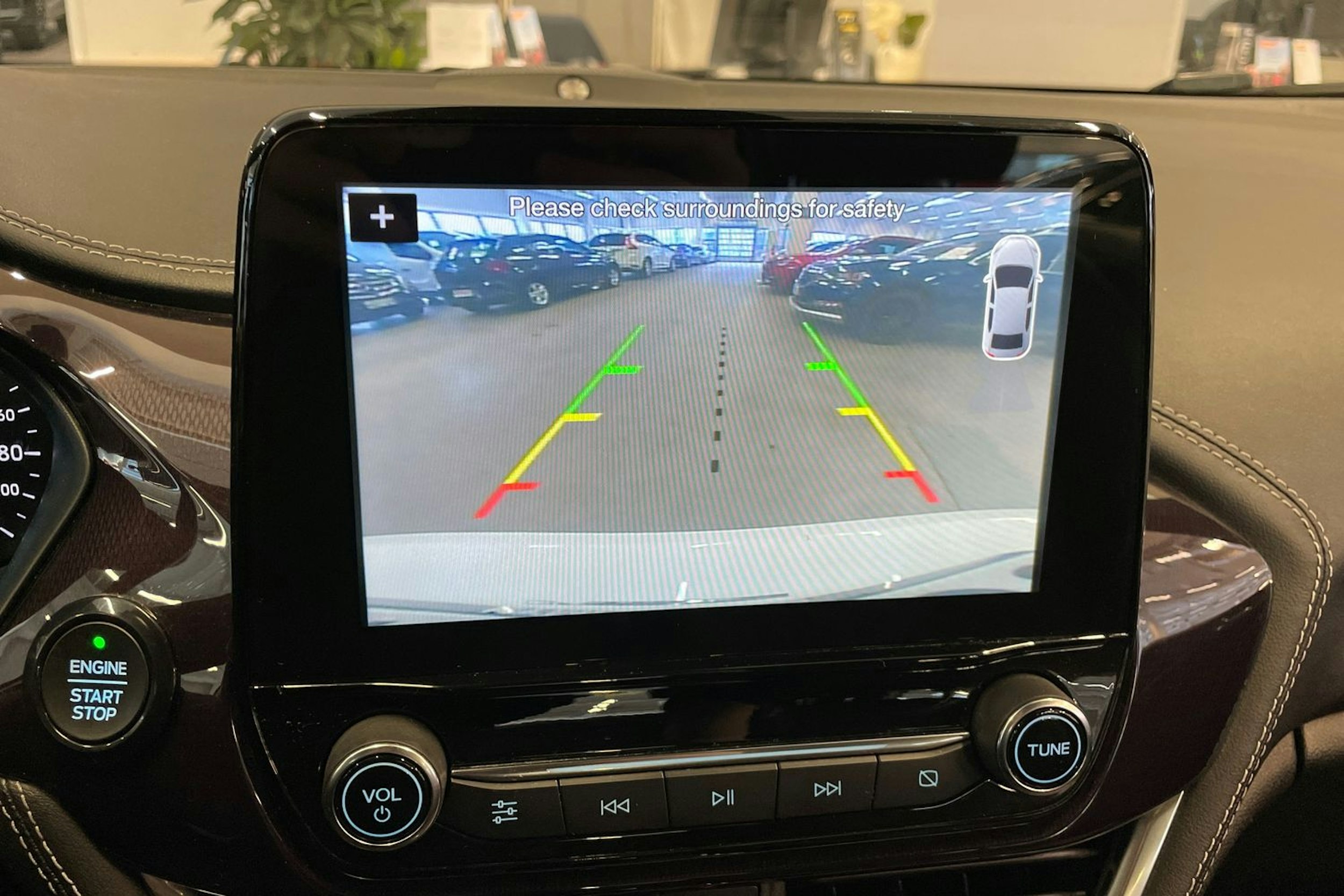 valkoinen Ford Fiesta 2018 kuva 24.