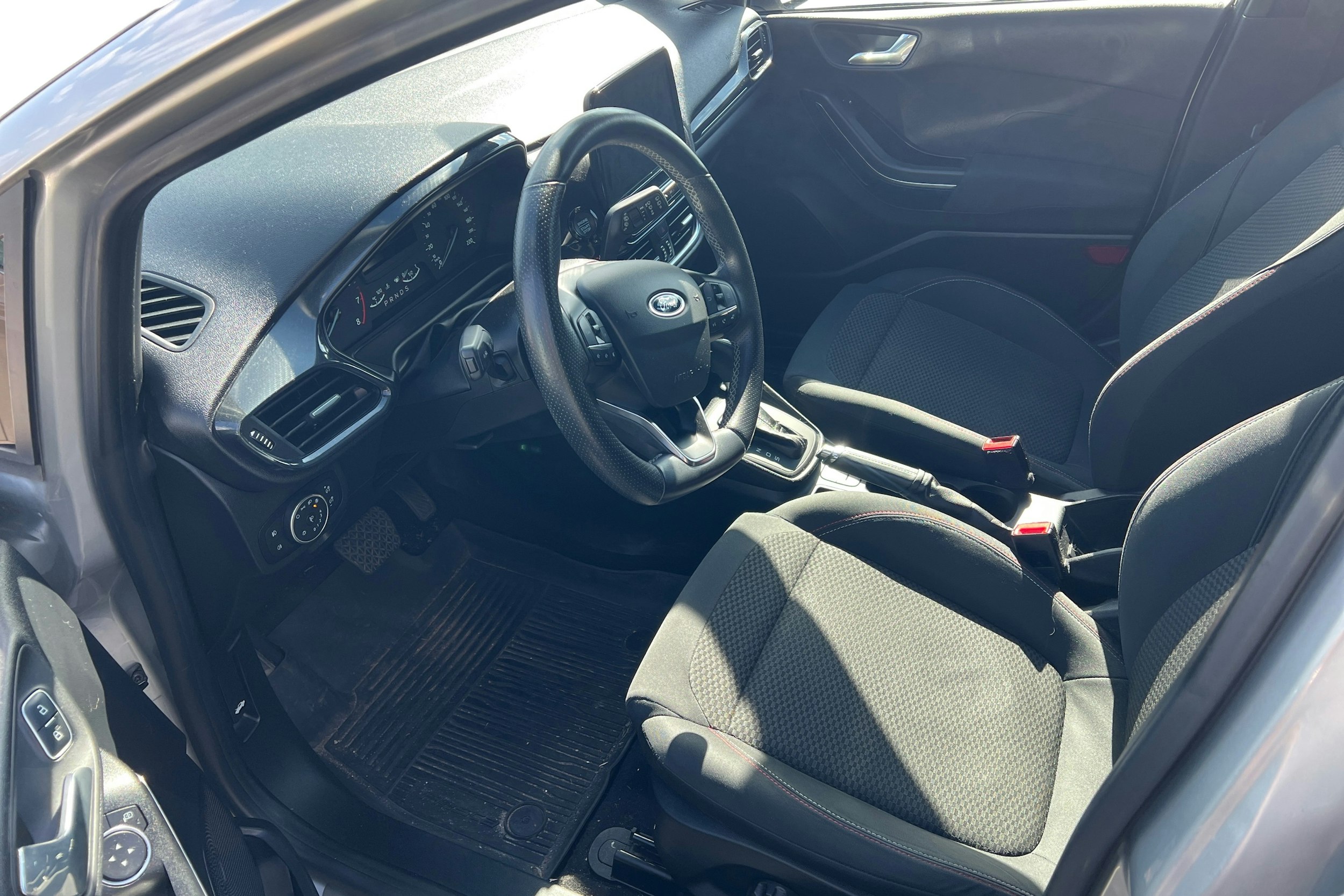 harmaa Ford Fiesta 2018 kuva 3.