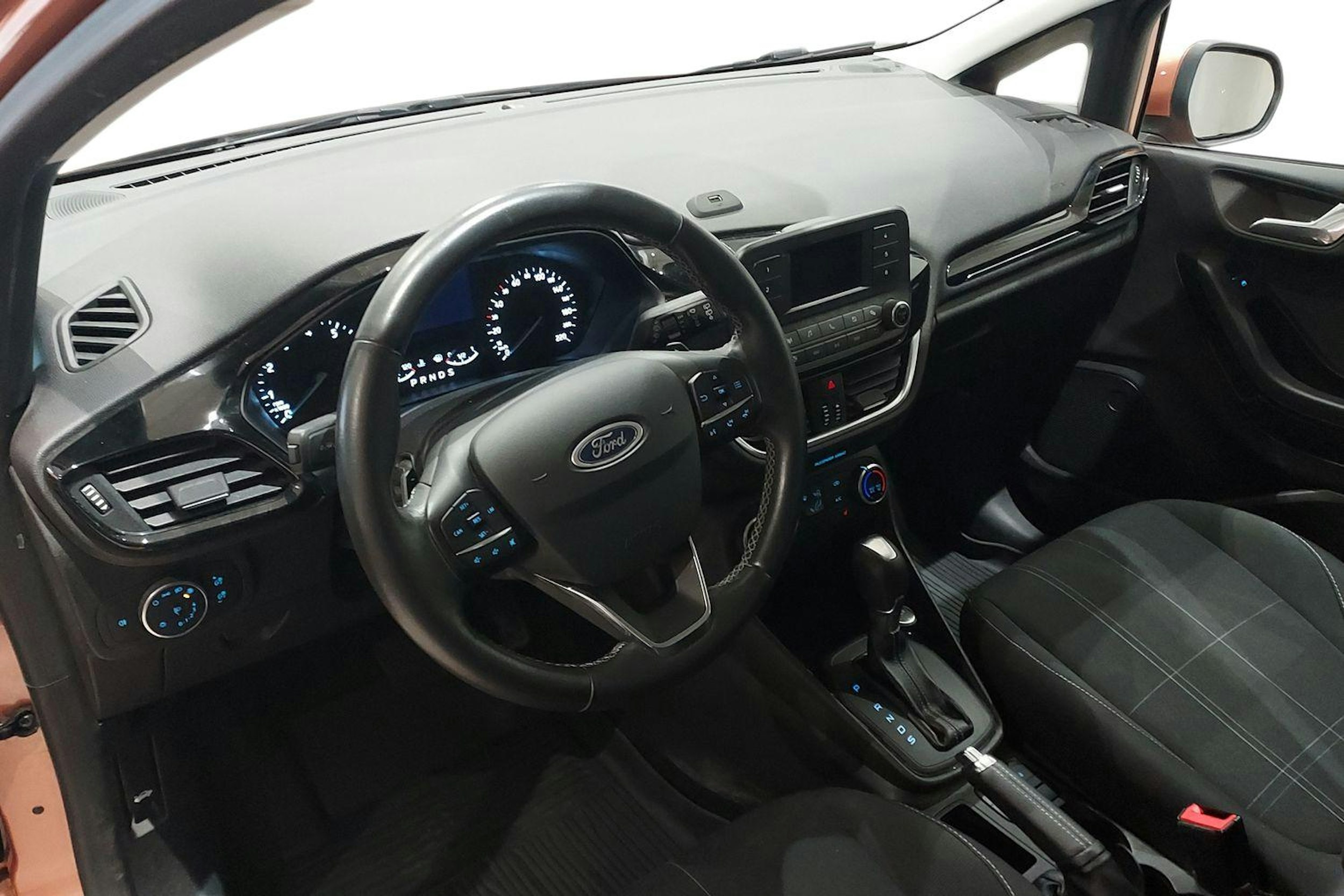 punainen Ford Fiesta 2018 kuva 7.