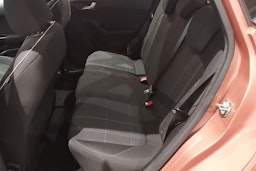 punainen Ford Fiesta 2018 kuva 10.