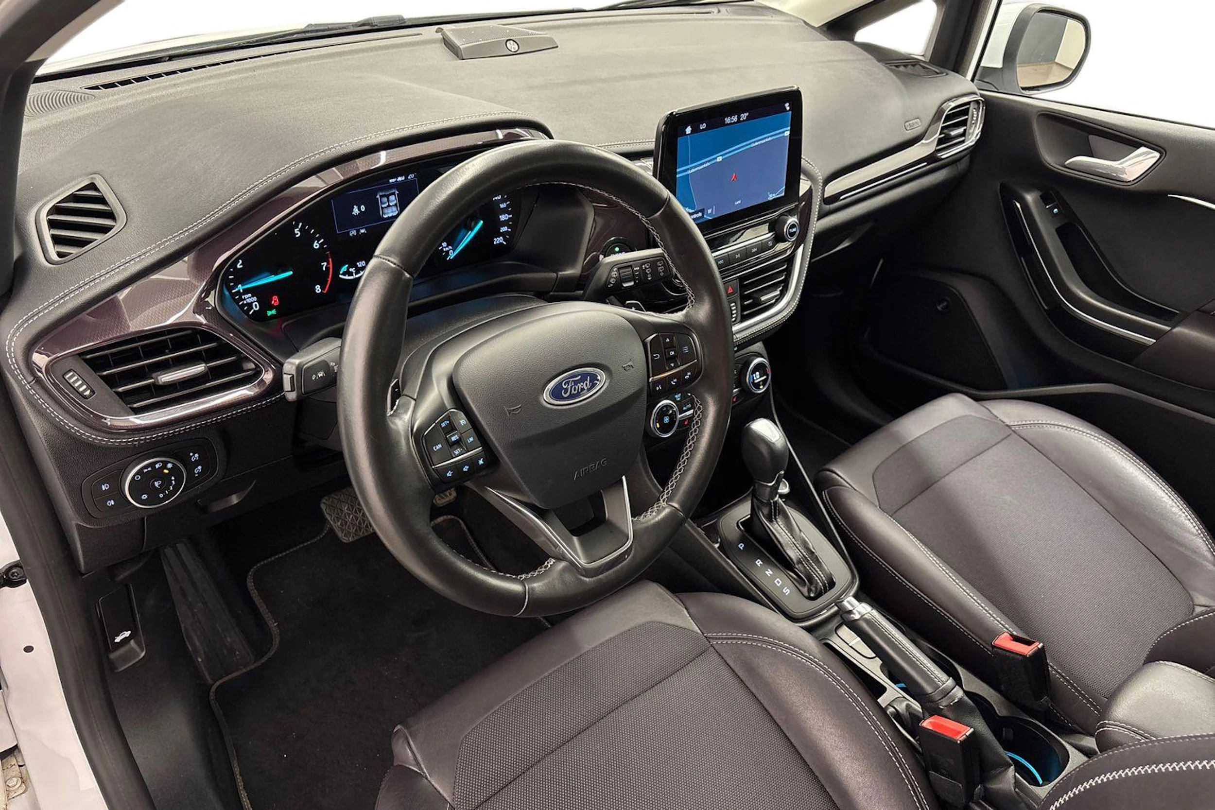 valkoinen Ford Fiesta 2018 kuva 6.