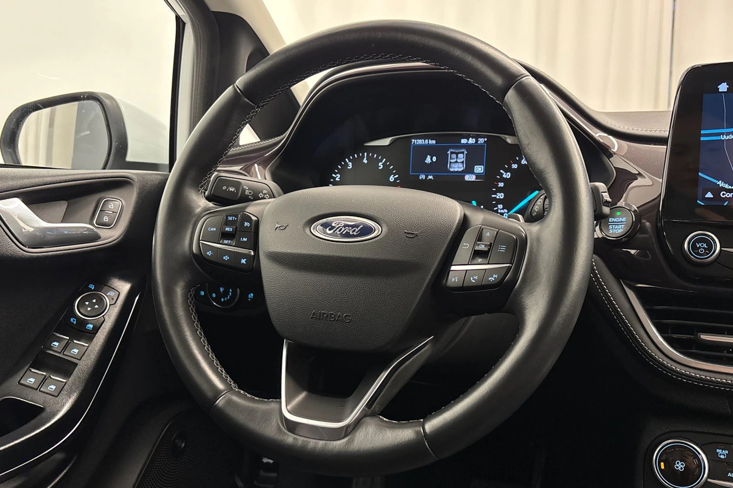 valkoinen Ford Fiesta 2018 kuva 12.