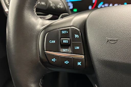 valkoinen Ford Fiesta 2018 kuva 13.