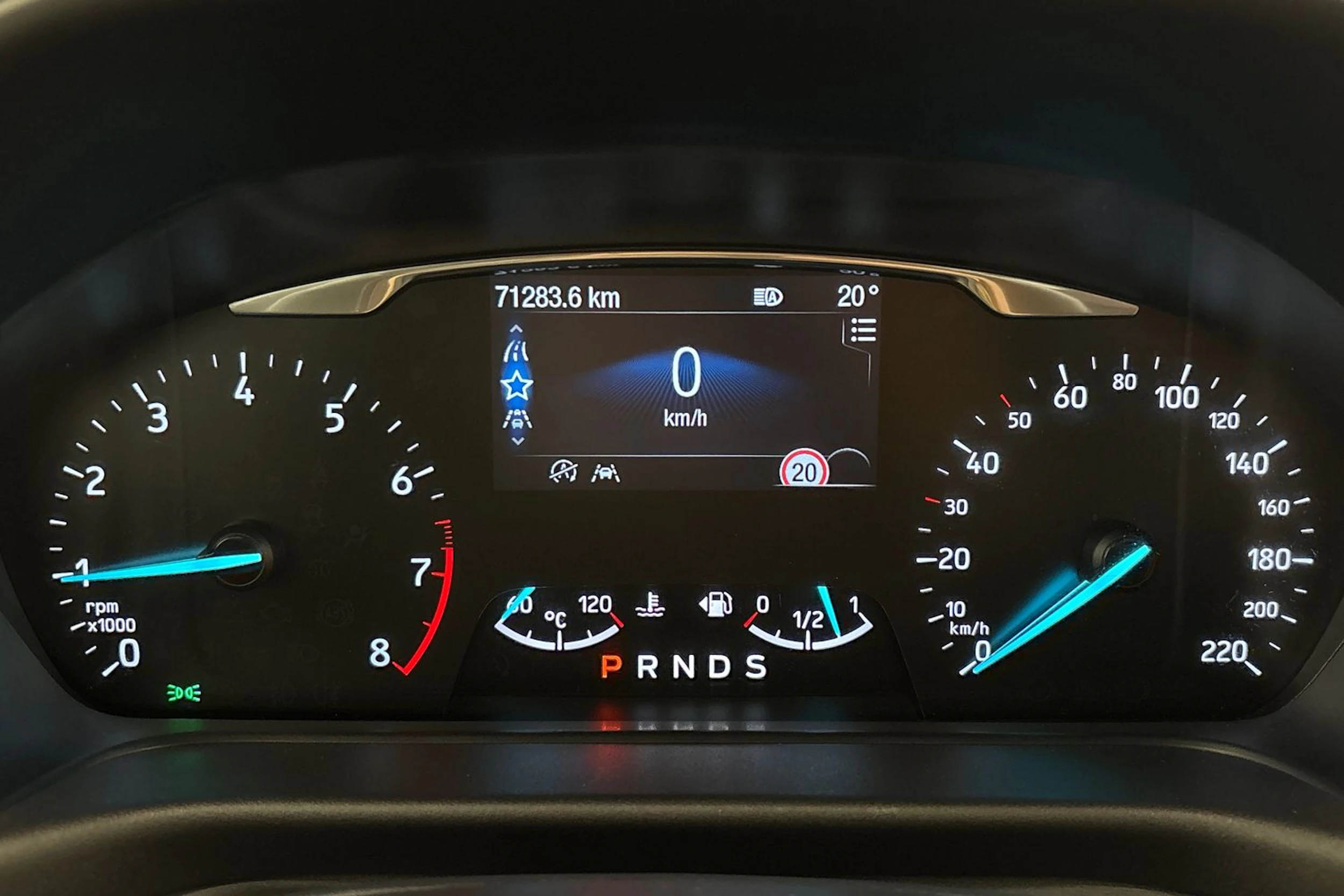 valkoinen Ford Fiesta 2018 kuva 15.