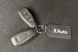 valkoinen Ford Fiesta 2018 kuva 23.