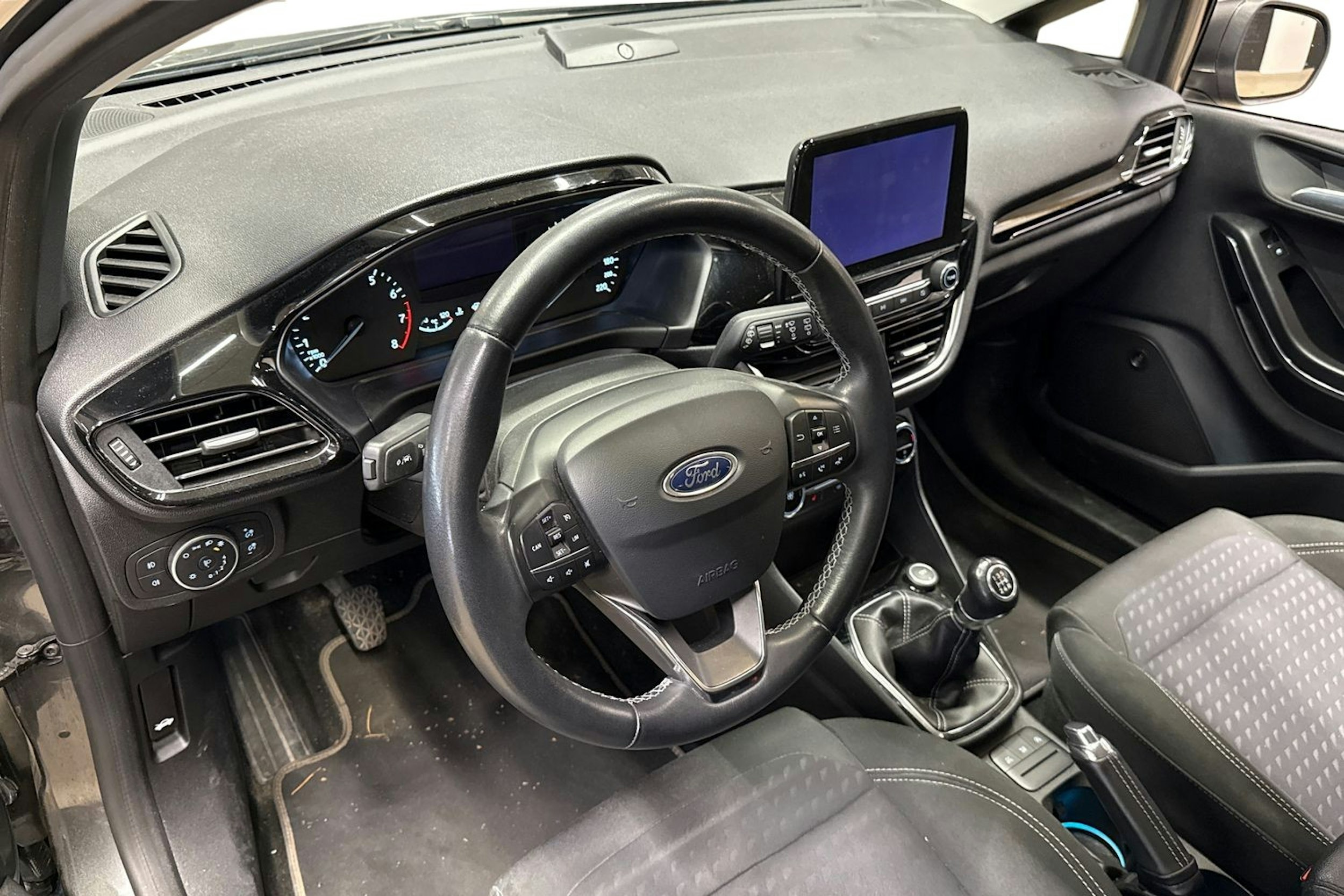 harmaa Ford Fiesta 2018 kuva 3.