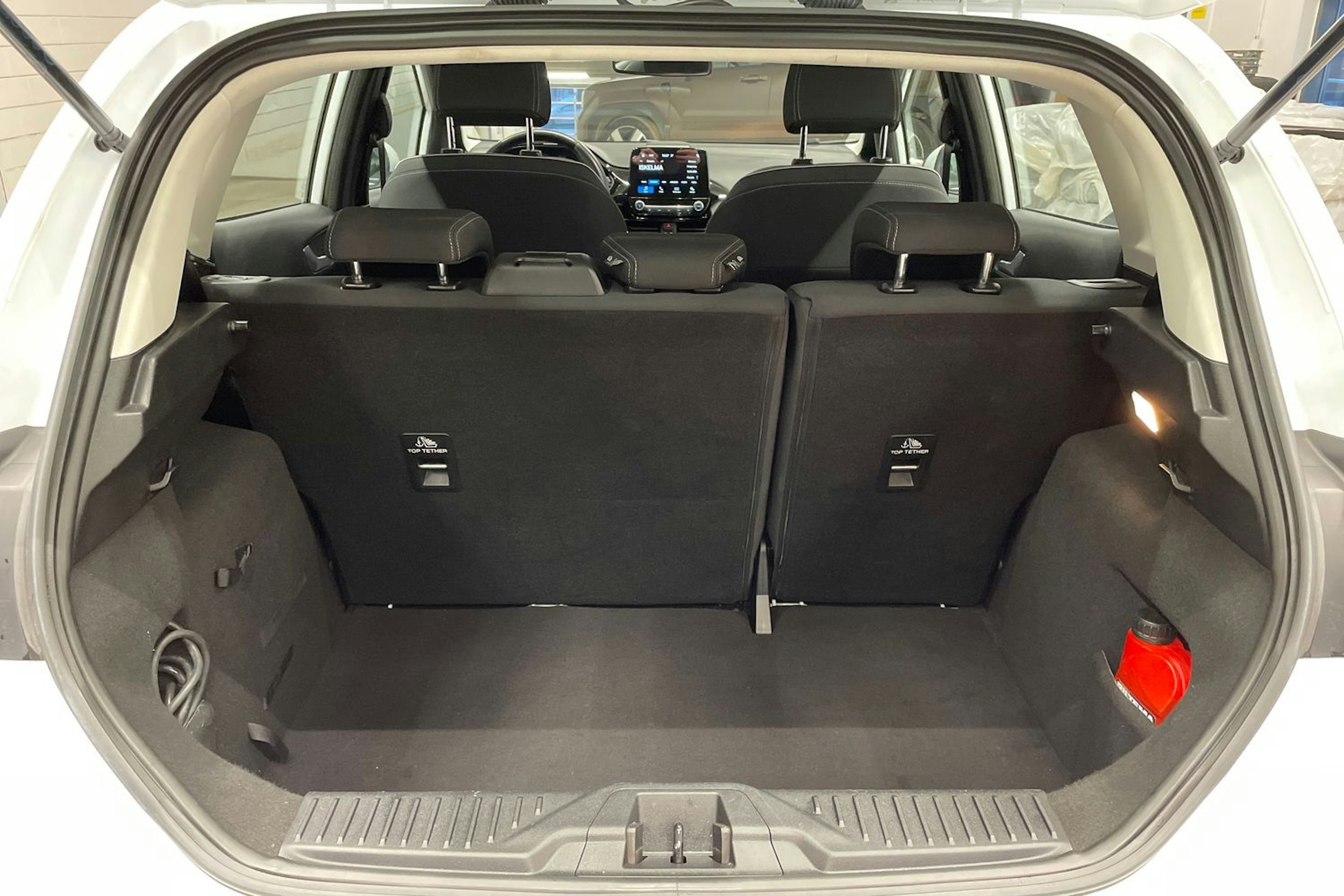 valkoinen Ford Fiesta 2018 kuva 15.