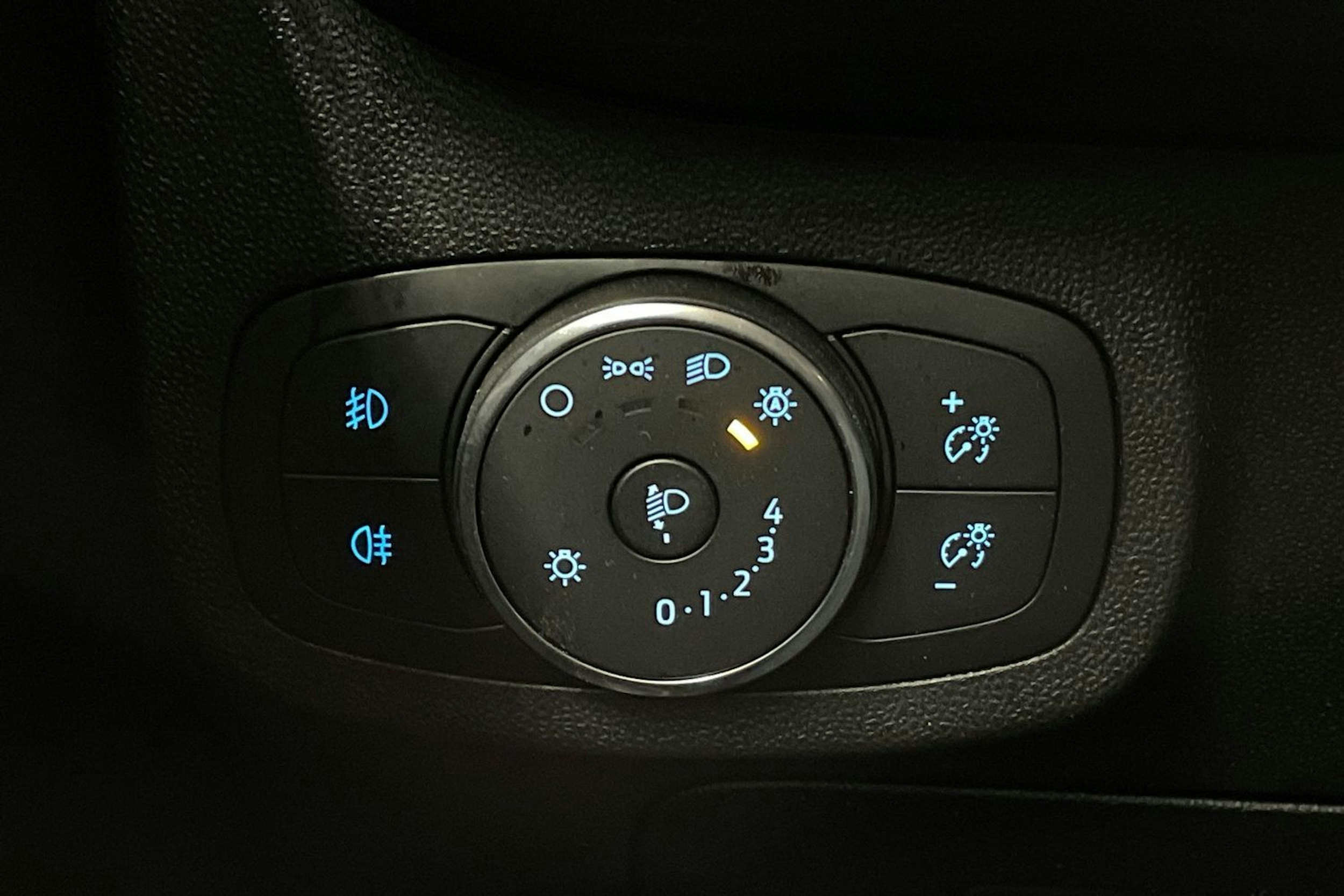 valkoinen Ford Fiesta 2018 kuva 22.