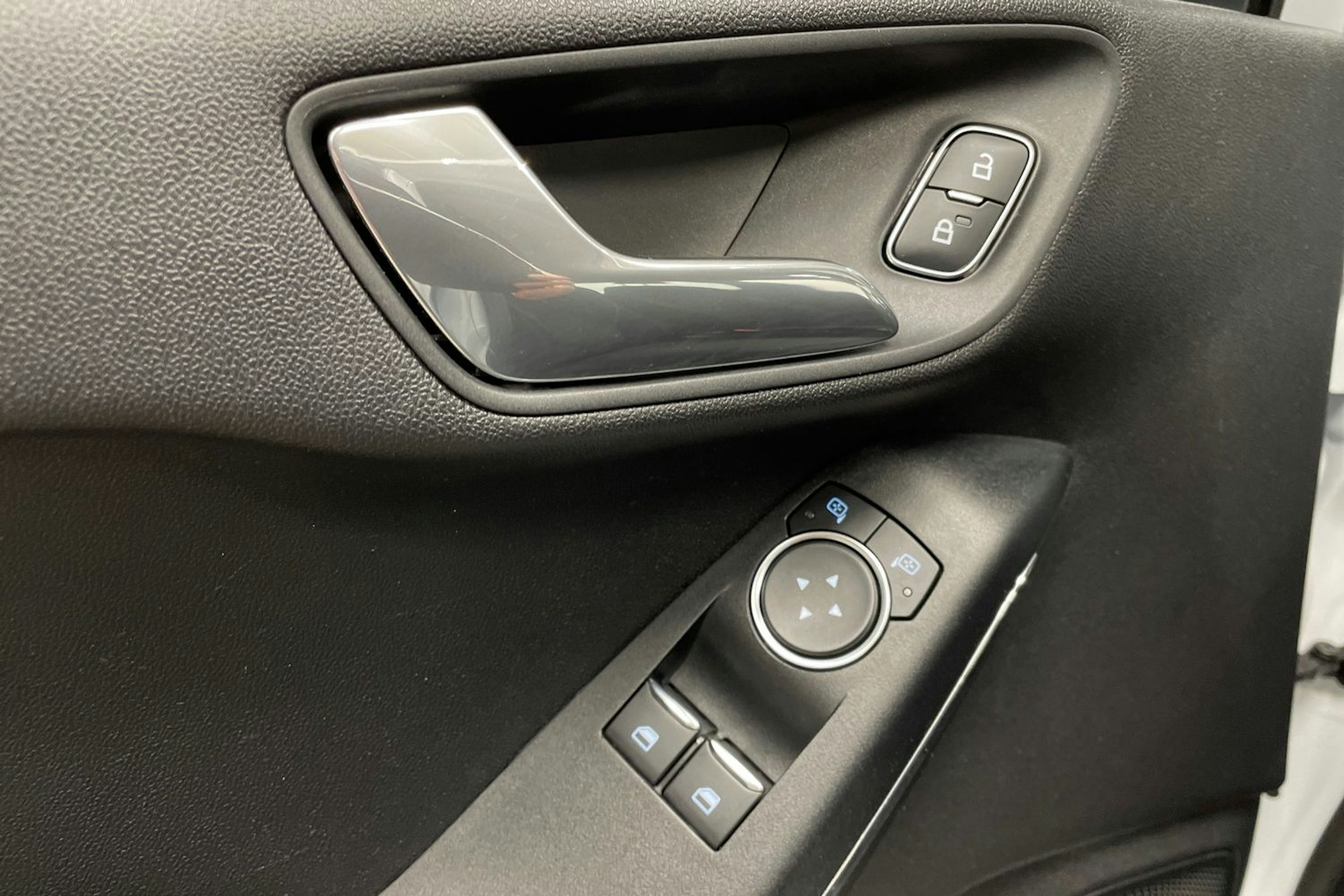 valkoinen Ford Fiesta 2018 kuva 25.