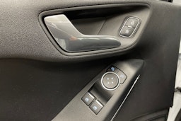 valkoinen Ford Fiesta 2018 kuva 25.