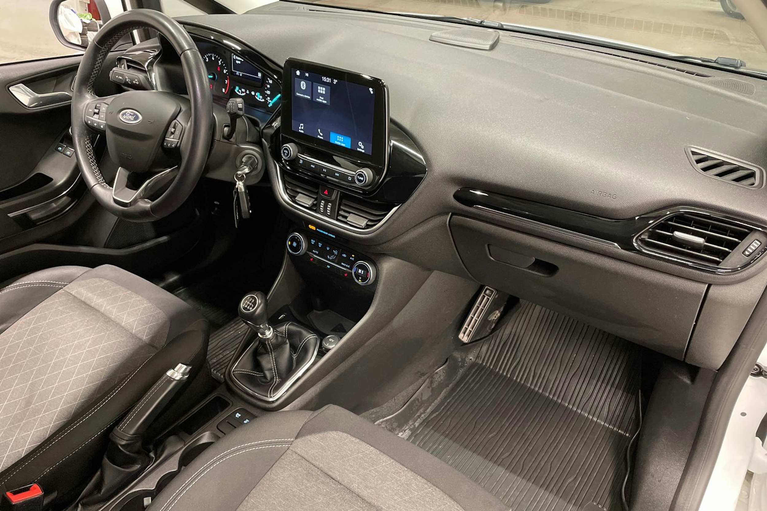 valkoinen Ford Fiesta 2018 kuva 28.