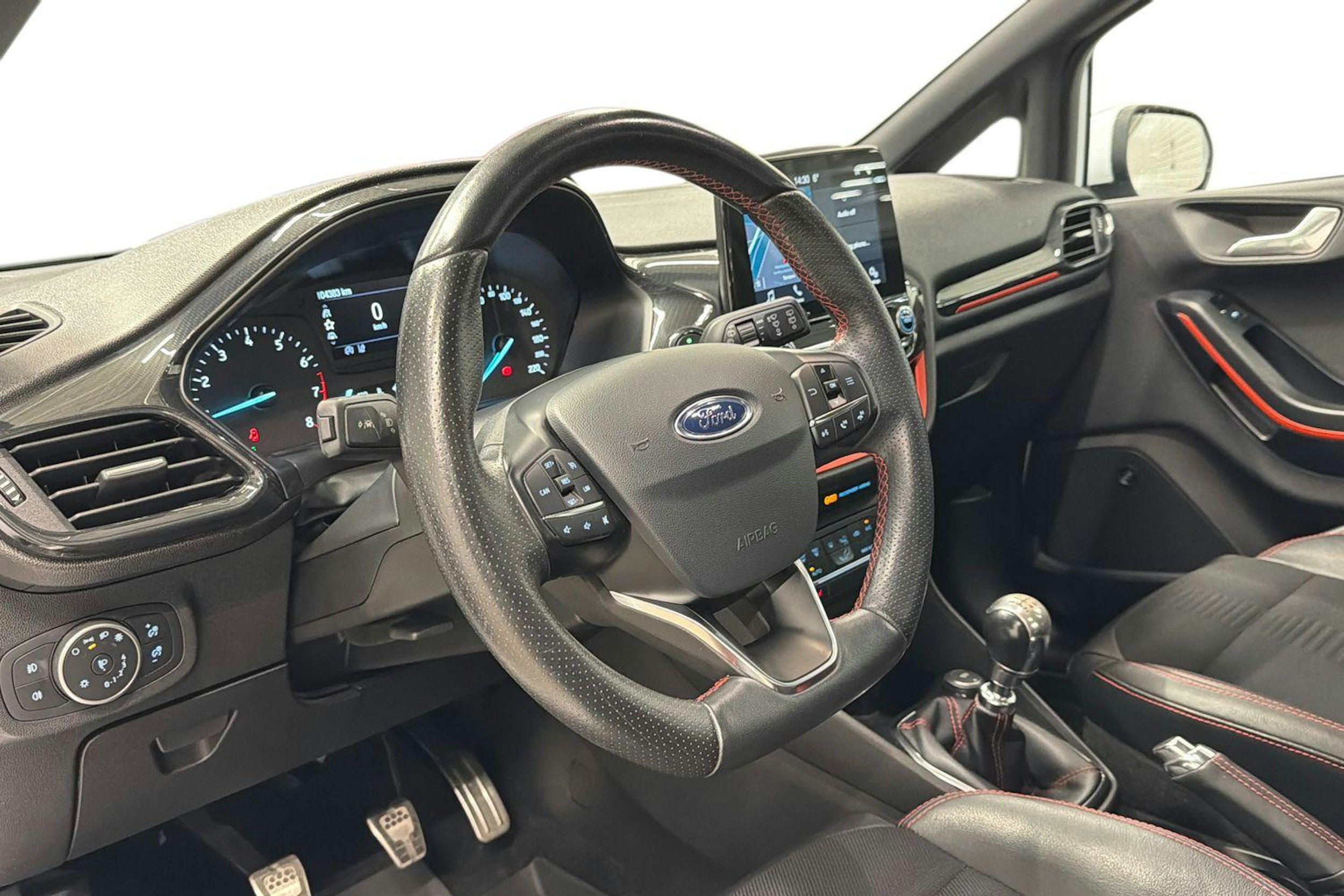 valkoinen Ford Fiesta 2018 kuva 7.