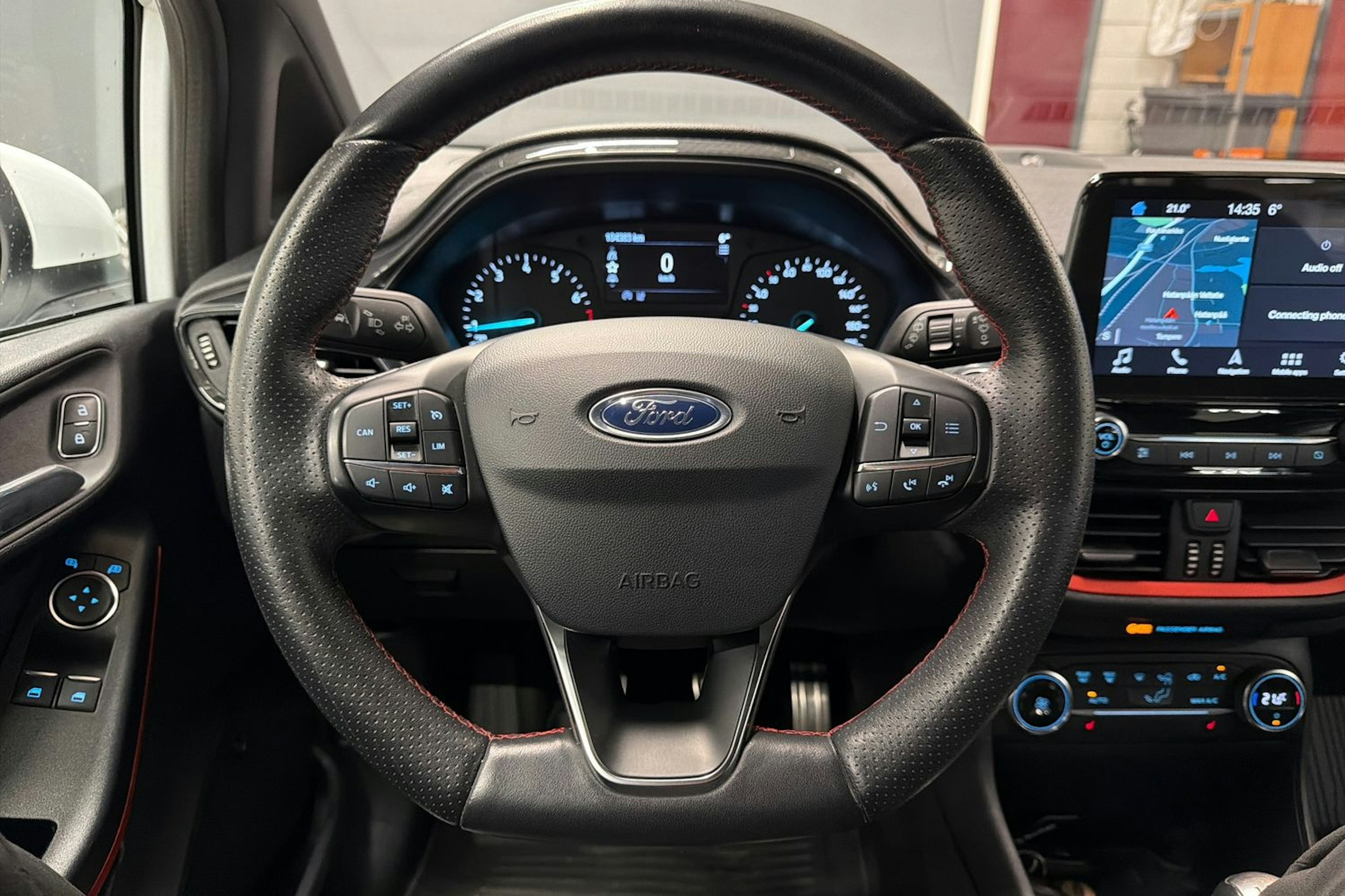 valkoinen Ford Fiesta 2018 kuva 14.