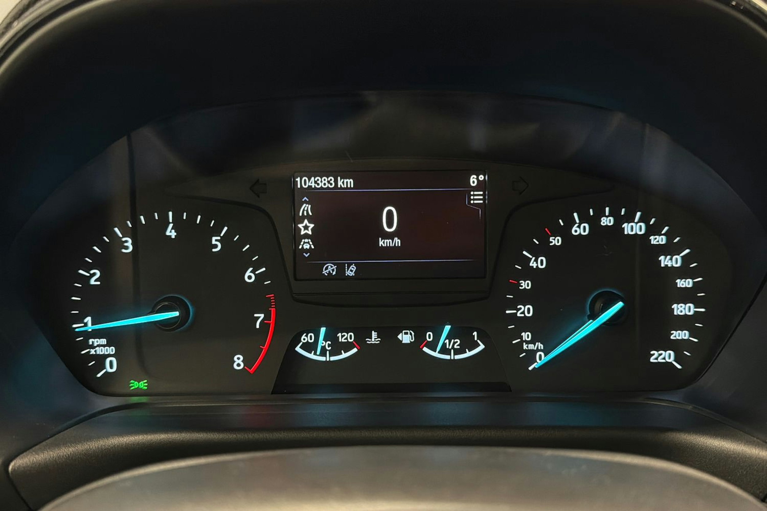 valkoinen Ford Fiesta 2018 kuva 15.