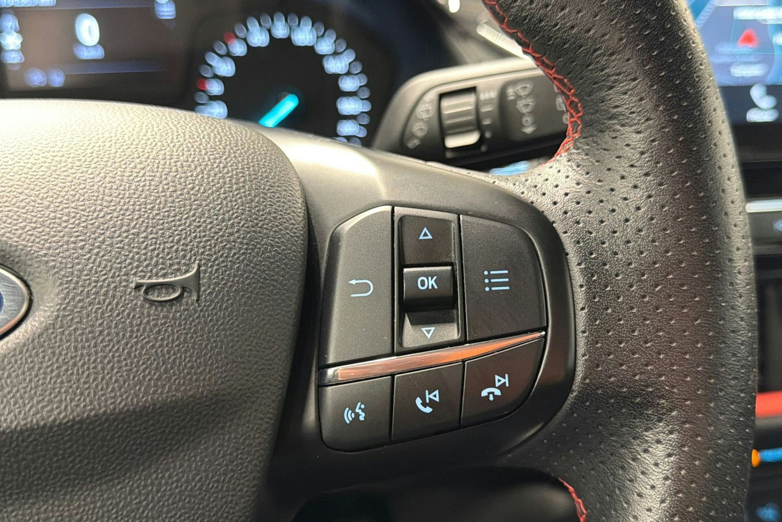 valkoinen Ford Fiesta 2018 kuva 17.