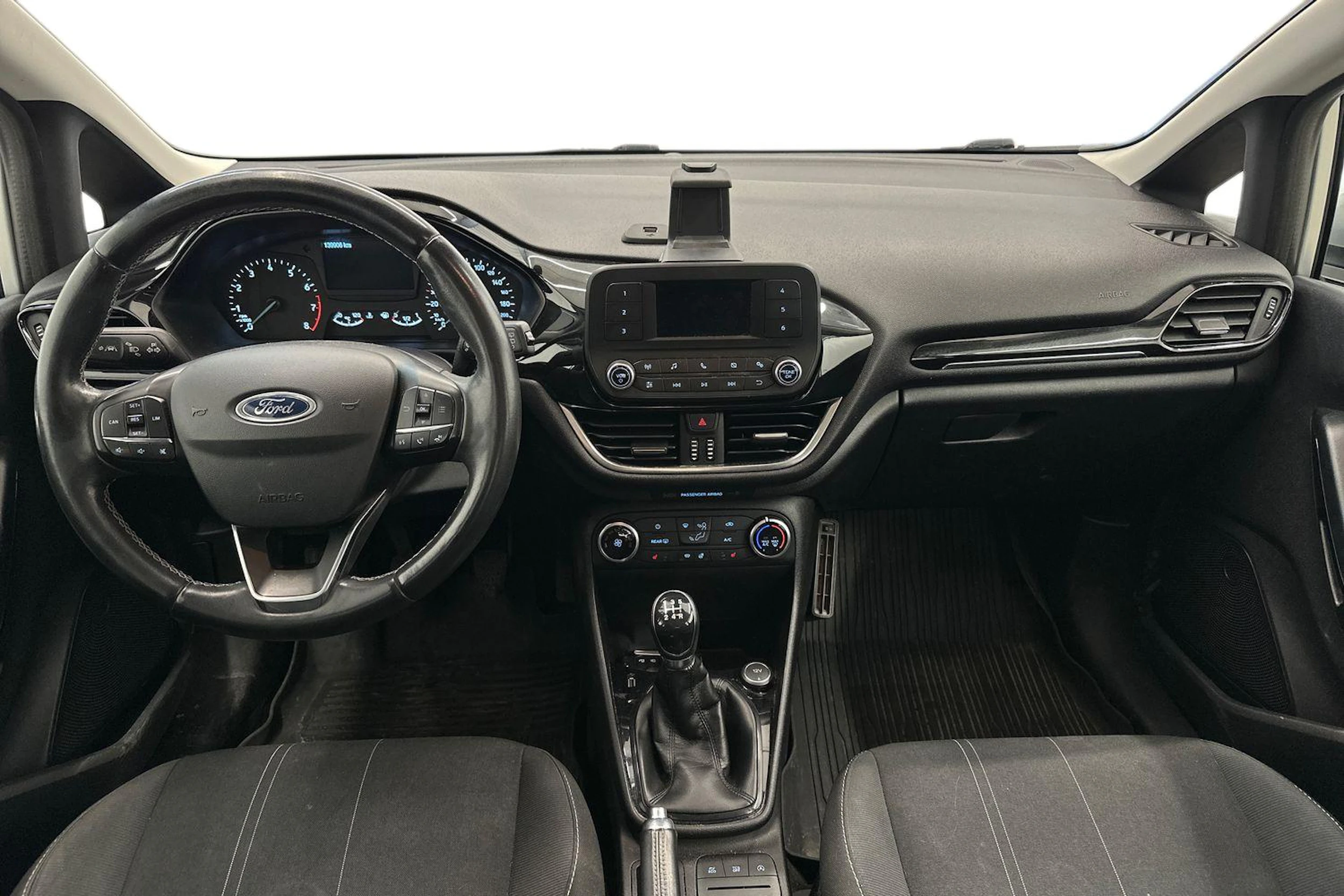 Harmaa Ford FIESTA 2018 kuva 9.