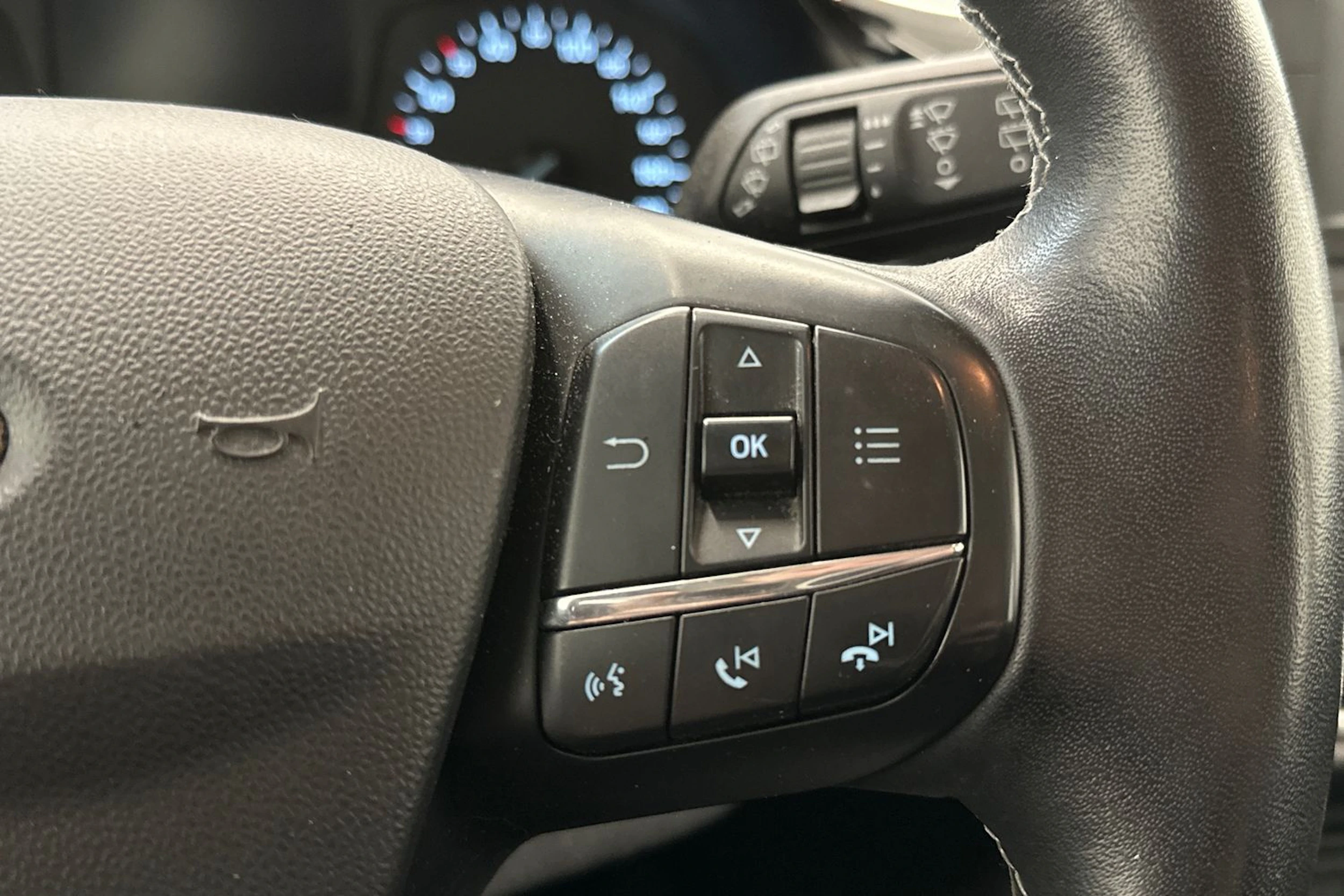 Harmaa Ford FIESTA 2018 kuva 21.