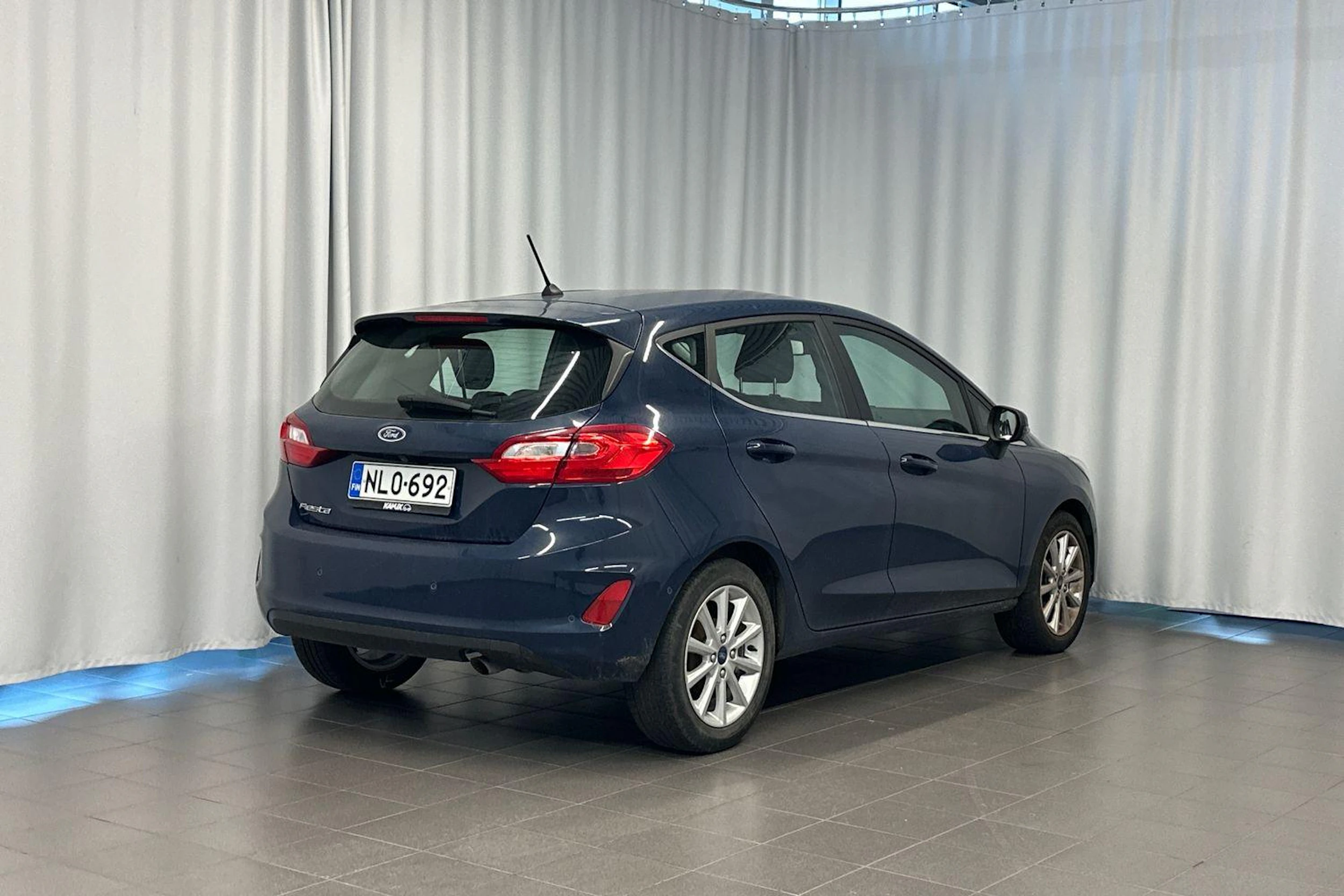 sininen Ford Fiesta 2018 kuva 7.