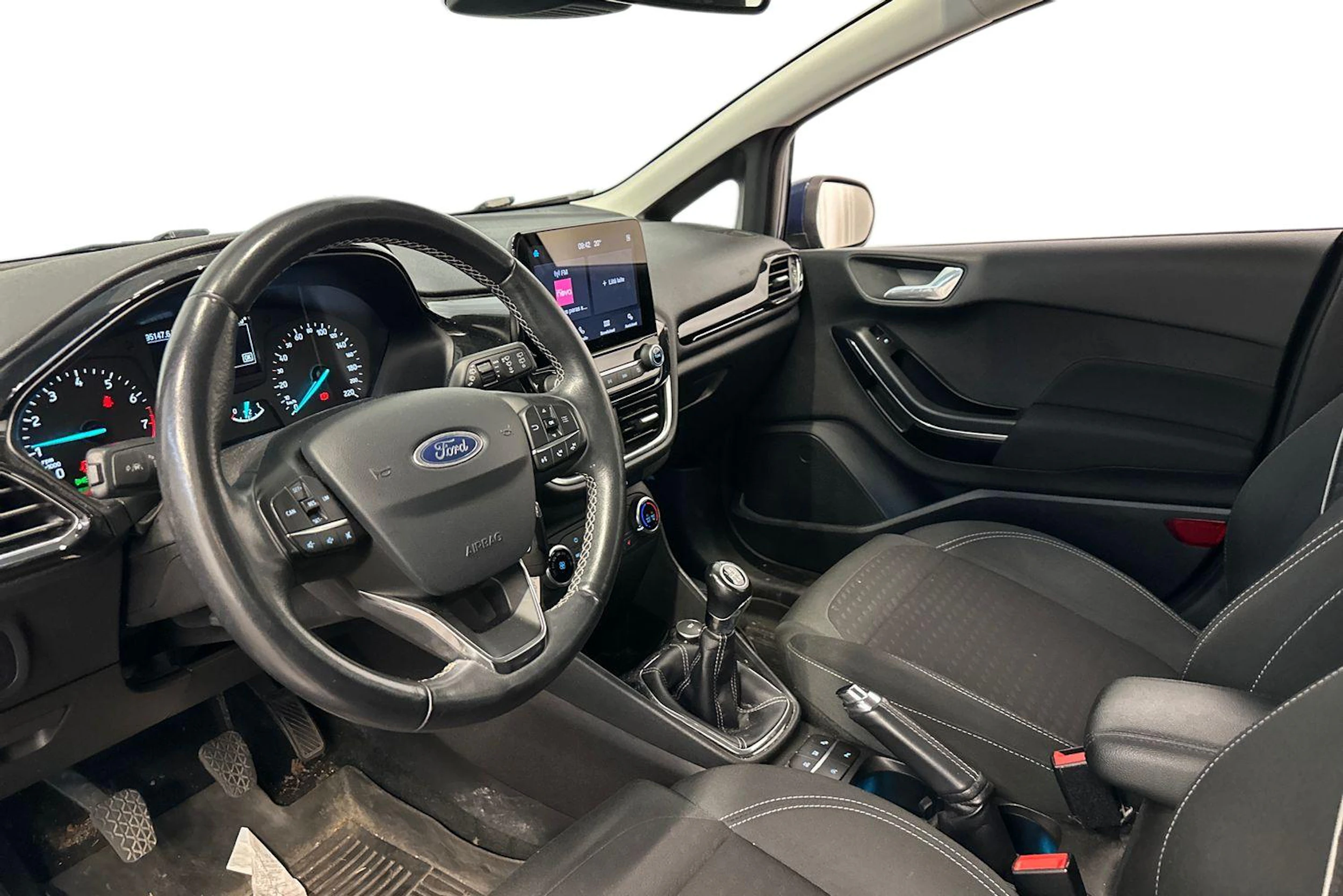 sininen Ford Fiesta 2018 kuva 9.