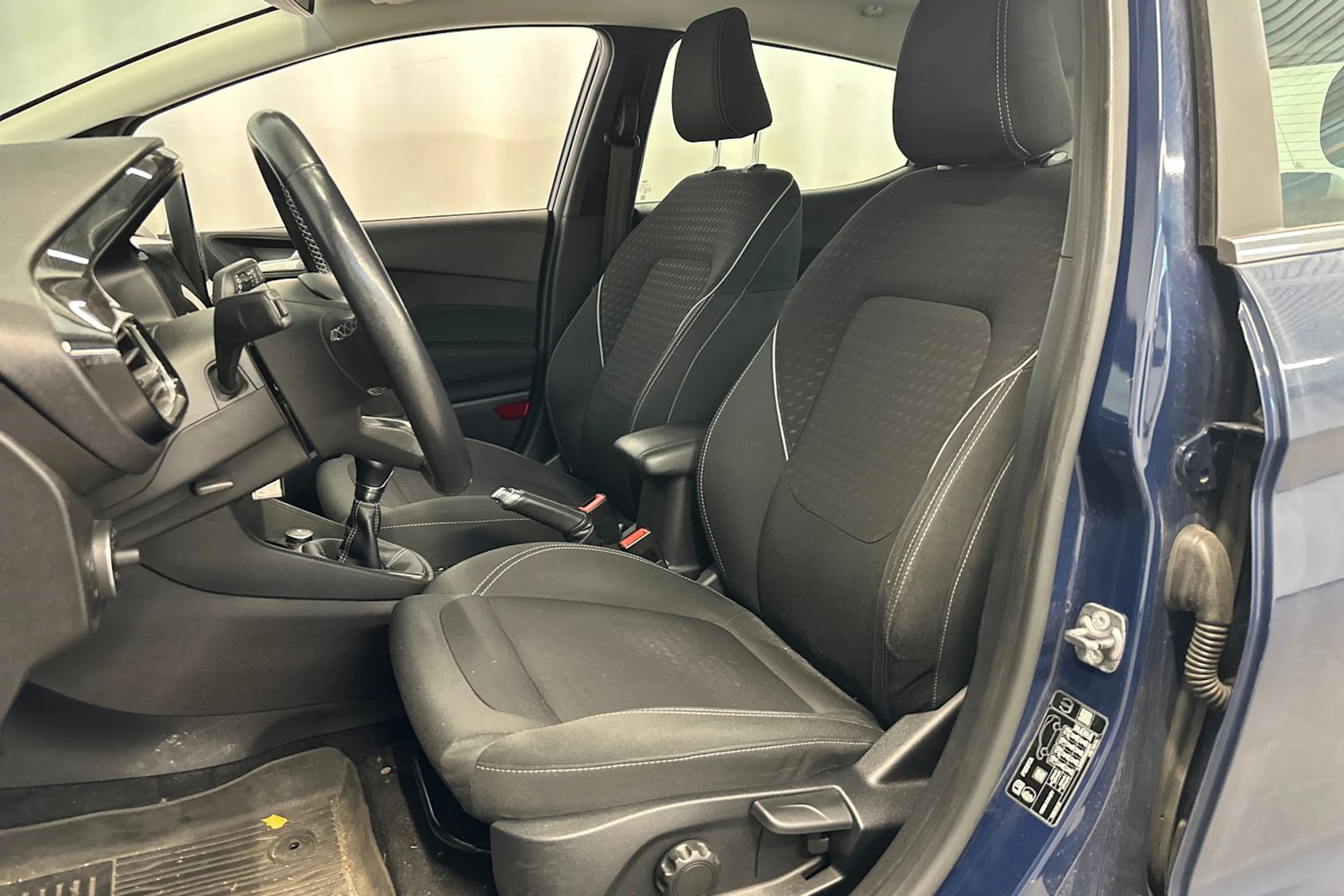 sininen Ford Fiesta 2018 kuva 10.