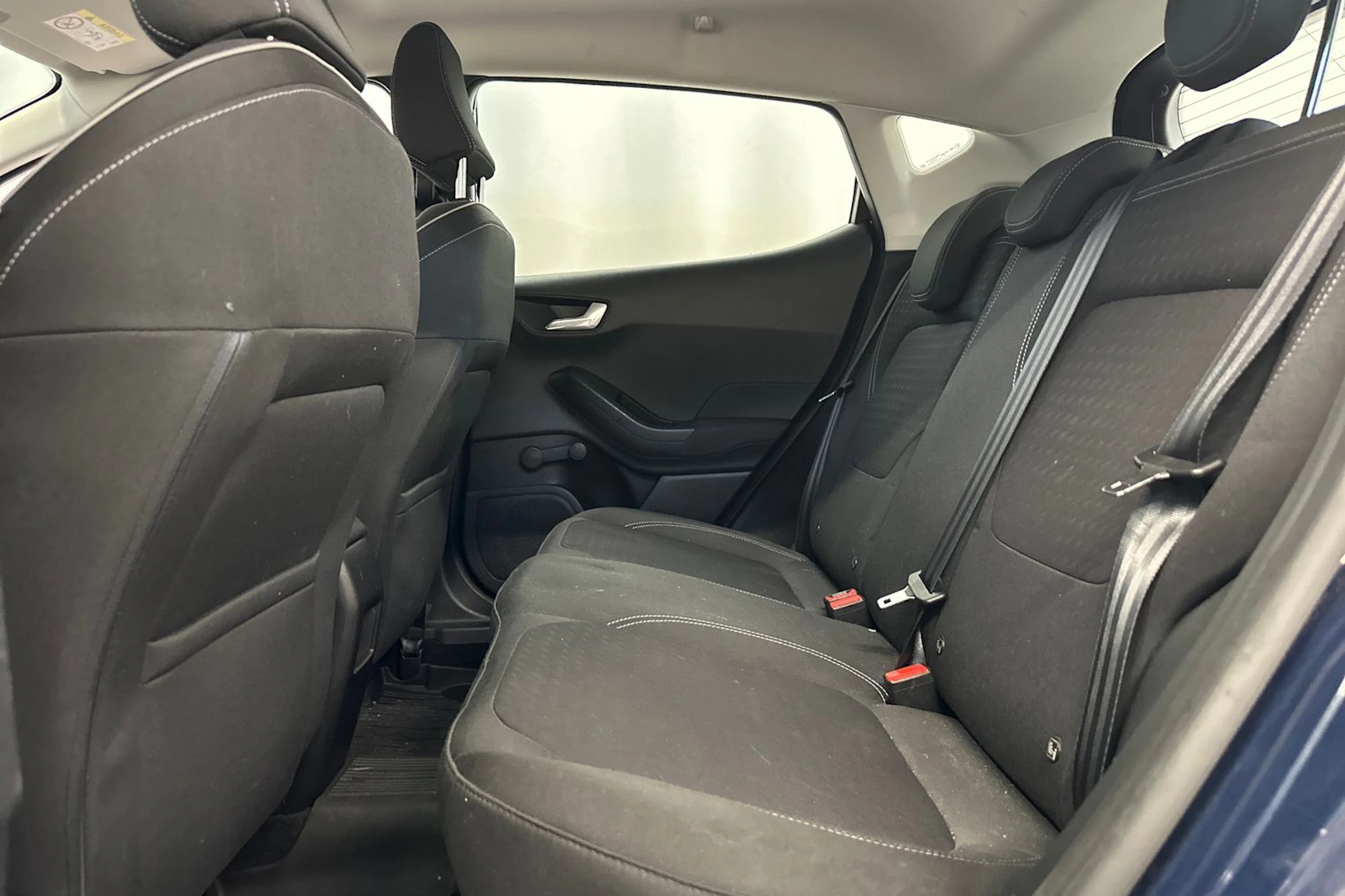 sininen Ford Fiesta 2018 kuva 11.