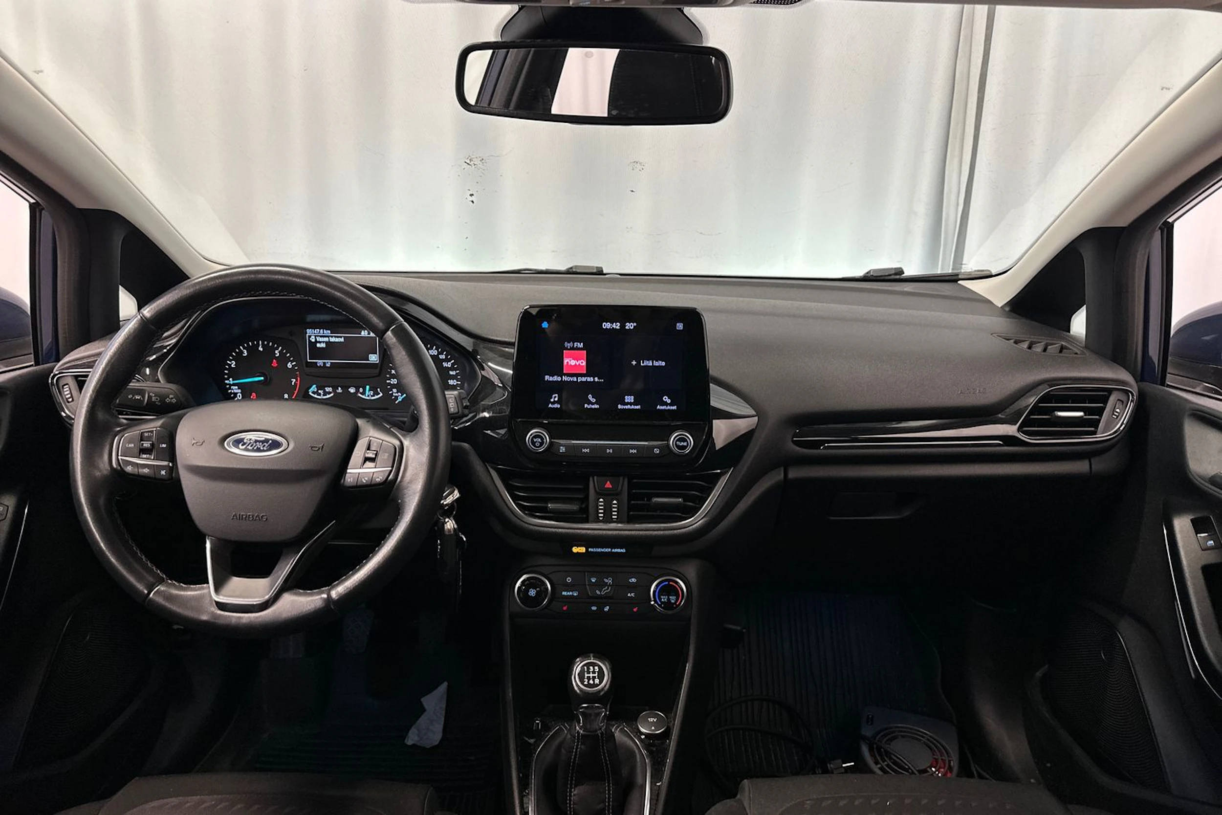 sininen Ford Fiesta 2018 kuva 12.