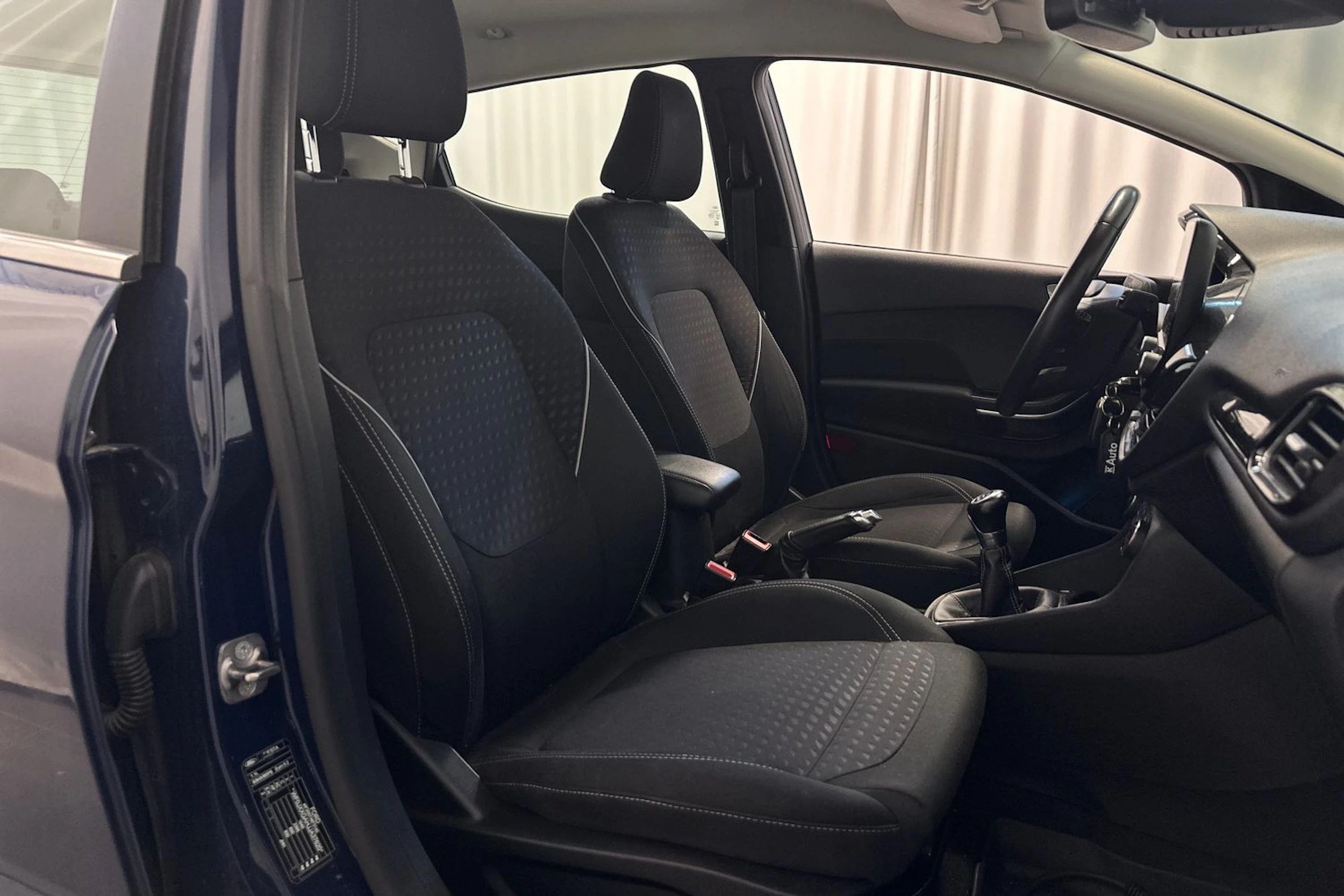sininen Ford Fiesta 2018 kuva 14.