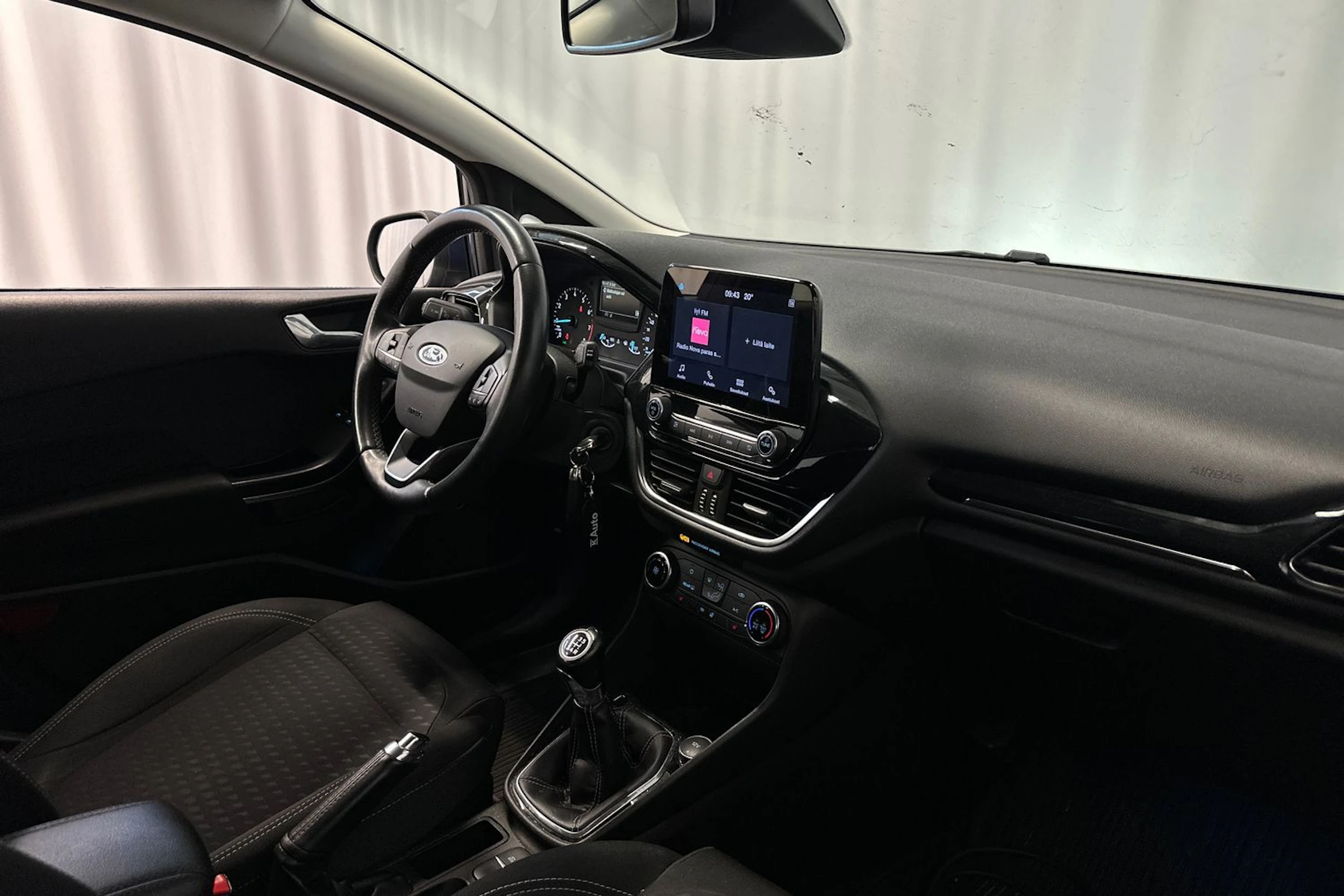 sininen Ford Fiesta 2018 kuva 15.