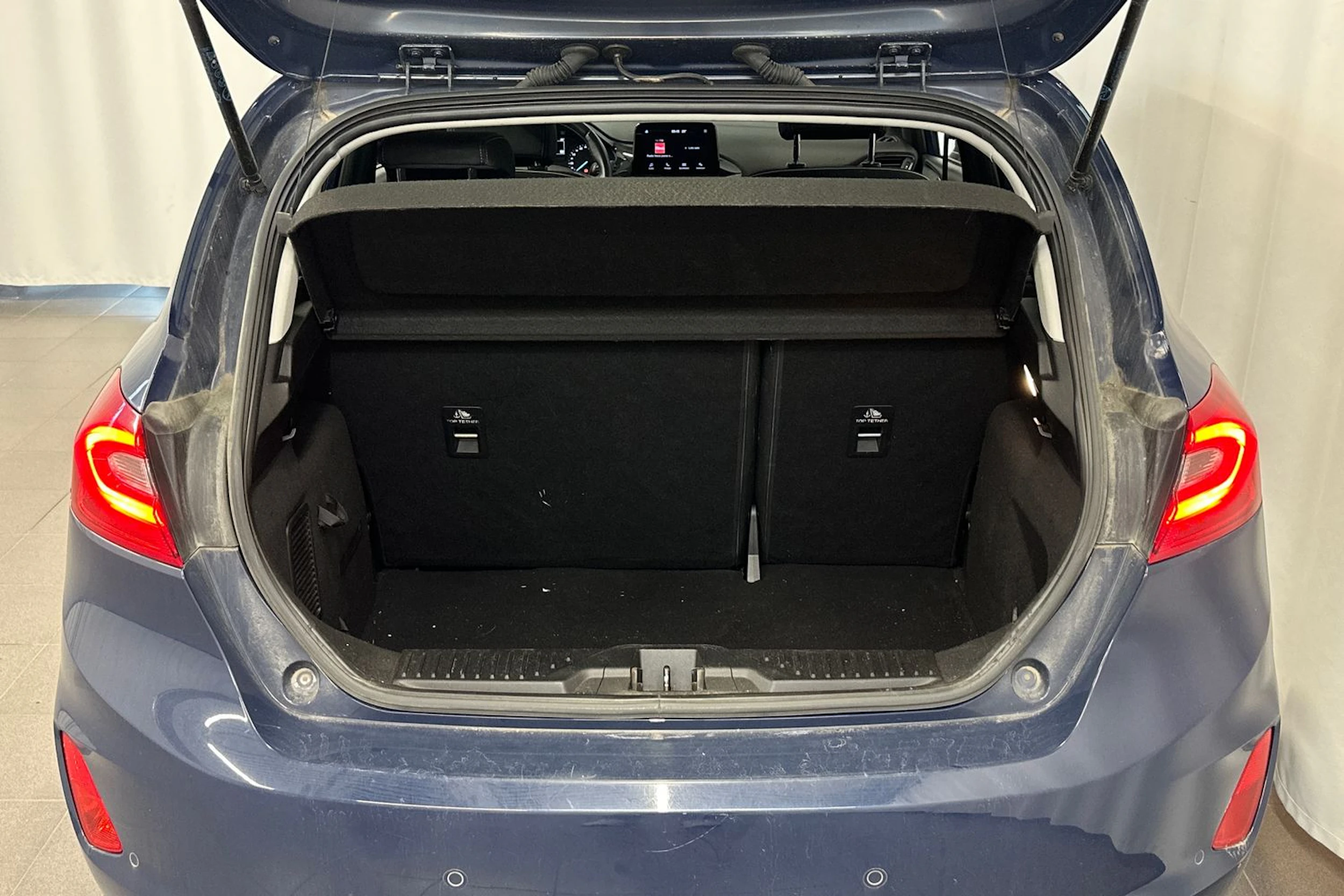 sininen Ford Fiesta 2018 kuva 16.