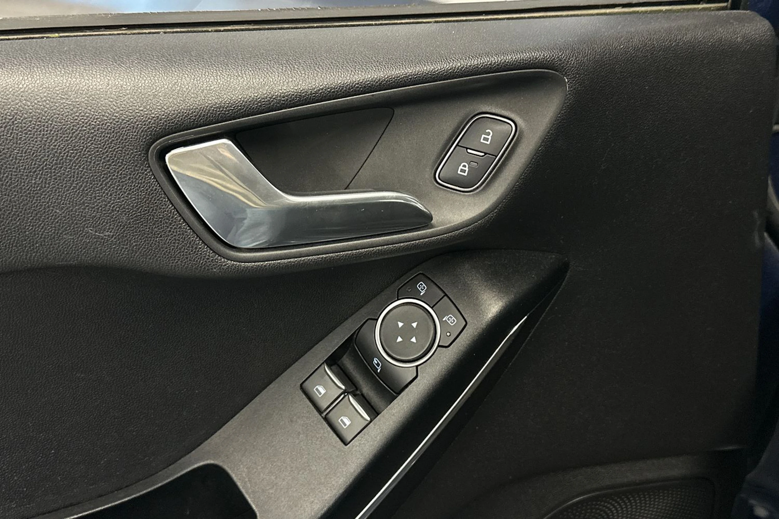 sininen Ford Fiesta 2018 kuva 17.