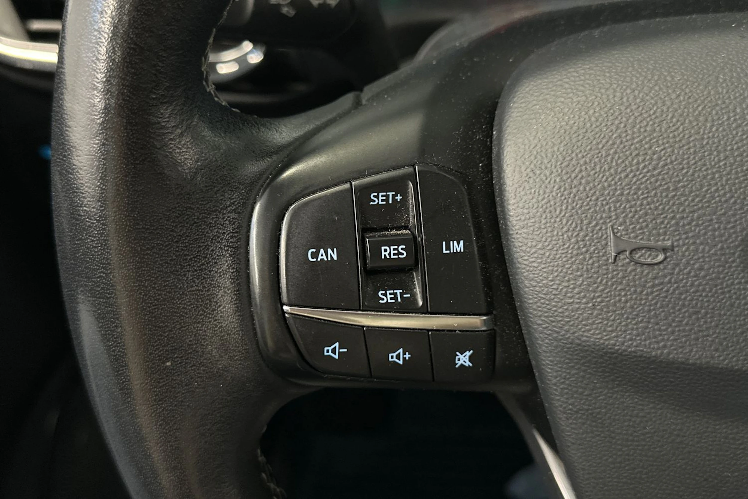 sininen Ford Fiesta 2018 kuva 19.