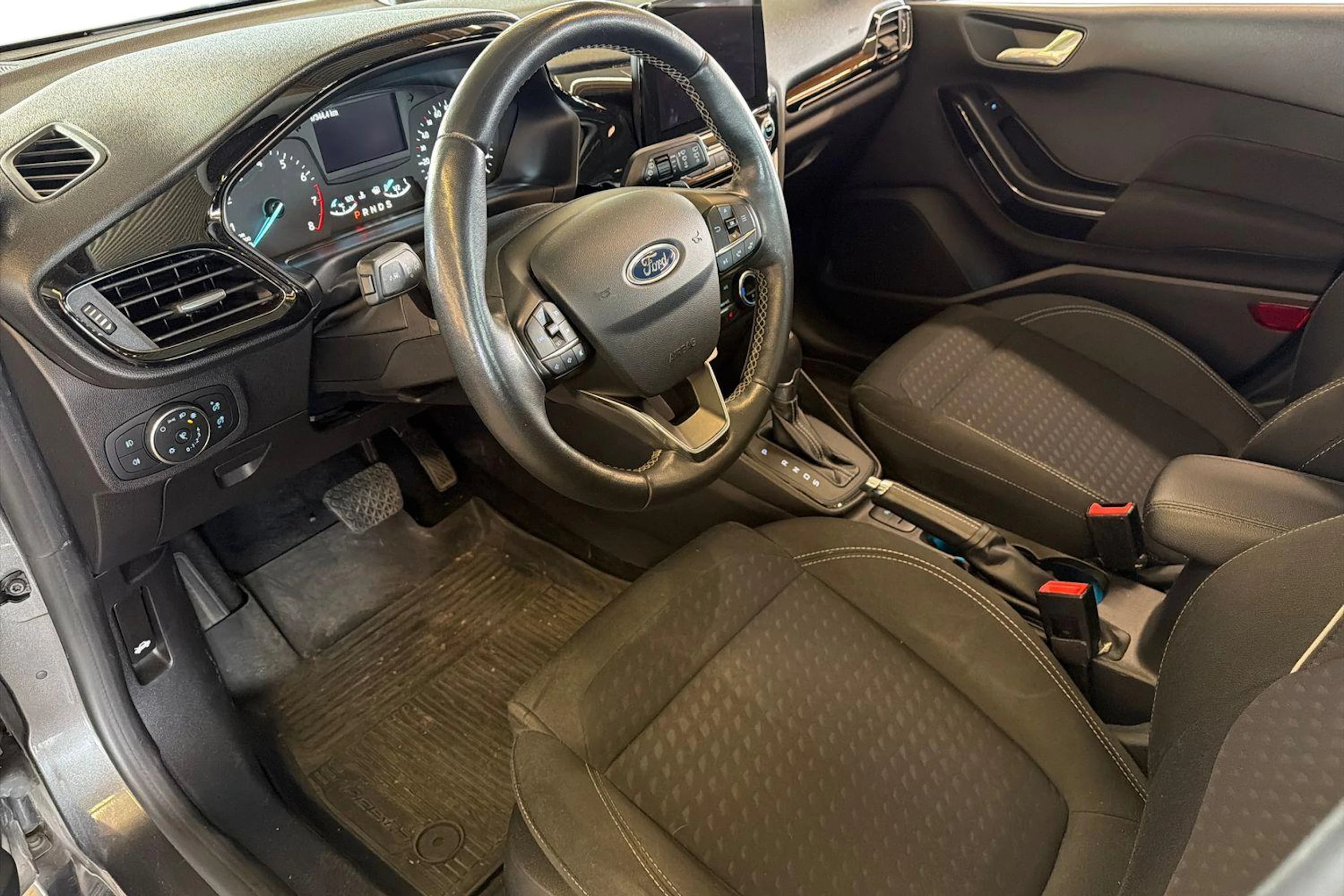 harmaa Ford Fiesta 2018 kuva 3.