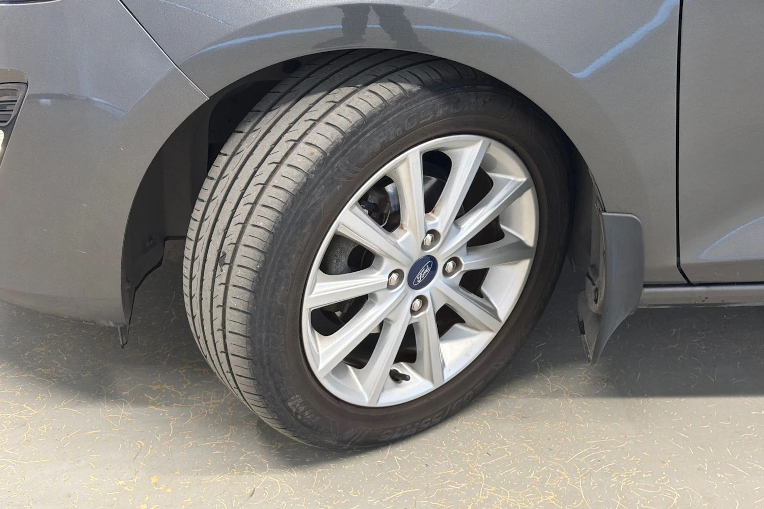 harmaa Ford Fiesta 2018 kuva 10.