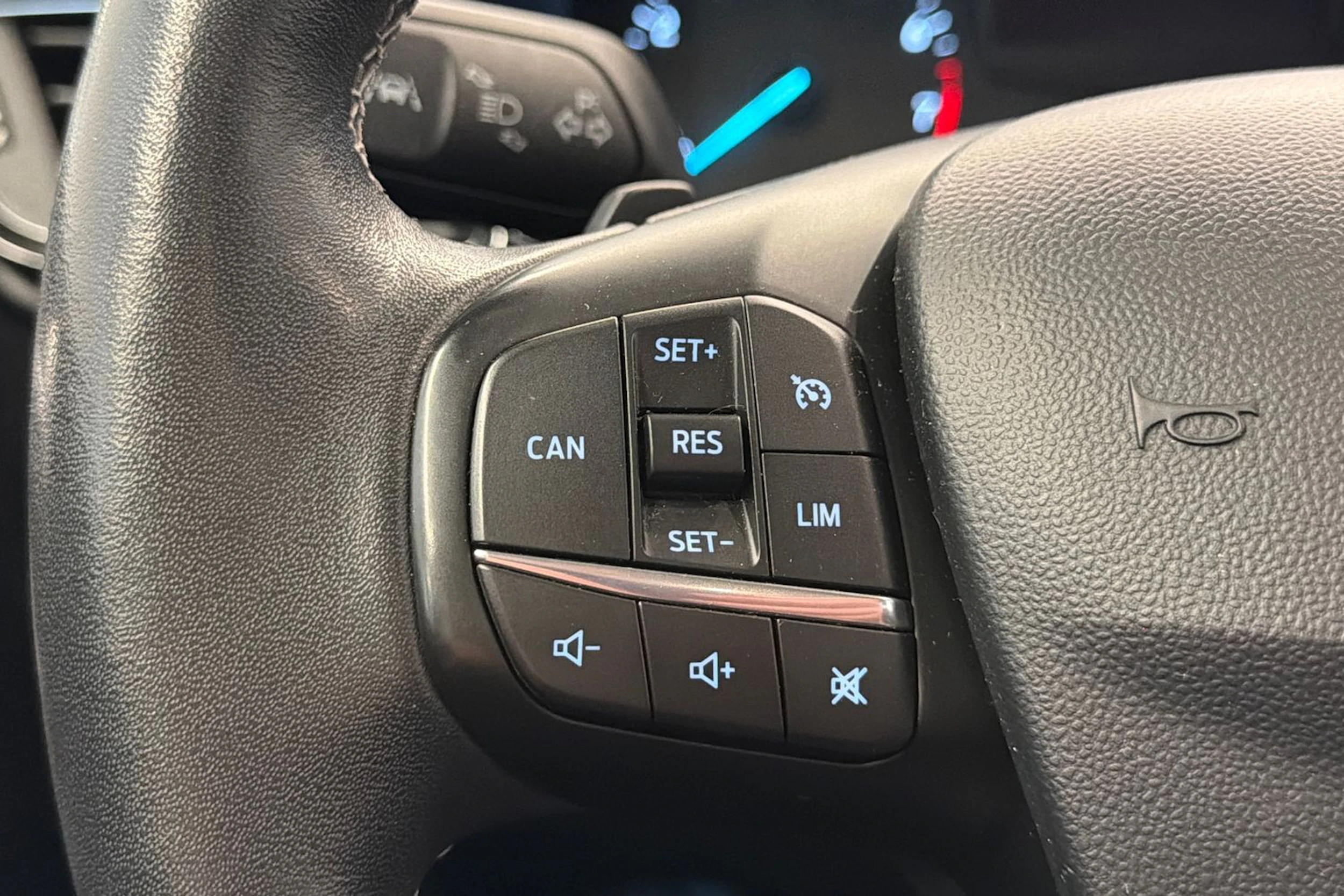 harmaa Ford Fiesta 2018 kuva 18.