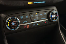 harmaa Ford Fiesta 2018 kuva 19.