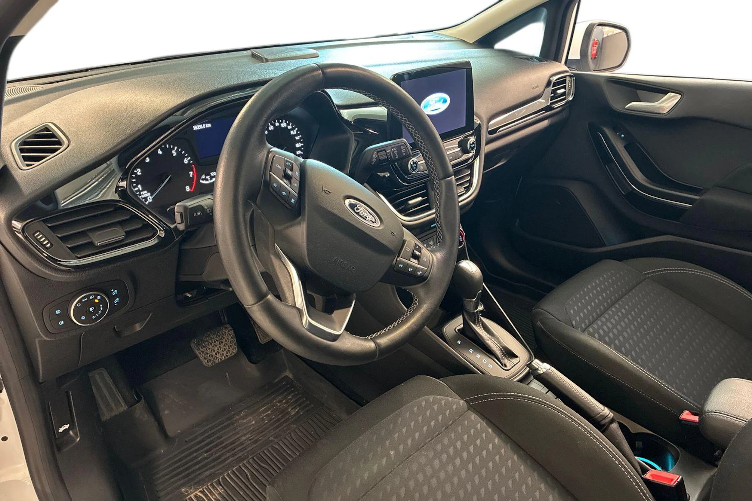 Valkoinen Ford FIESTA 2018 kuva 3.