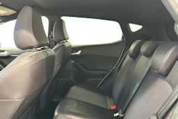 valkoinen Ford Fiesta 2018 kuva 8.