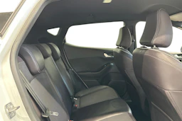 valkoinen Ford Fiesta 2018 kuva 9.