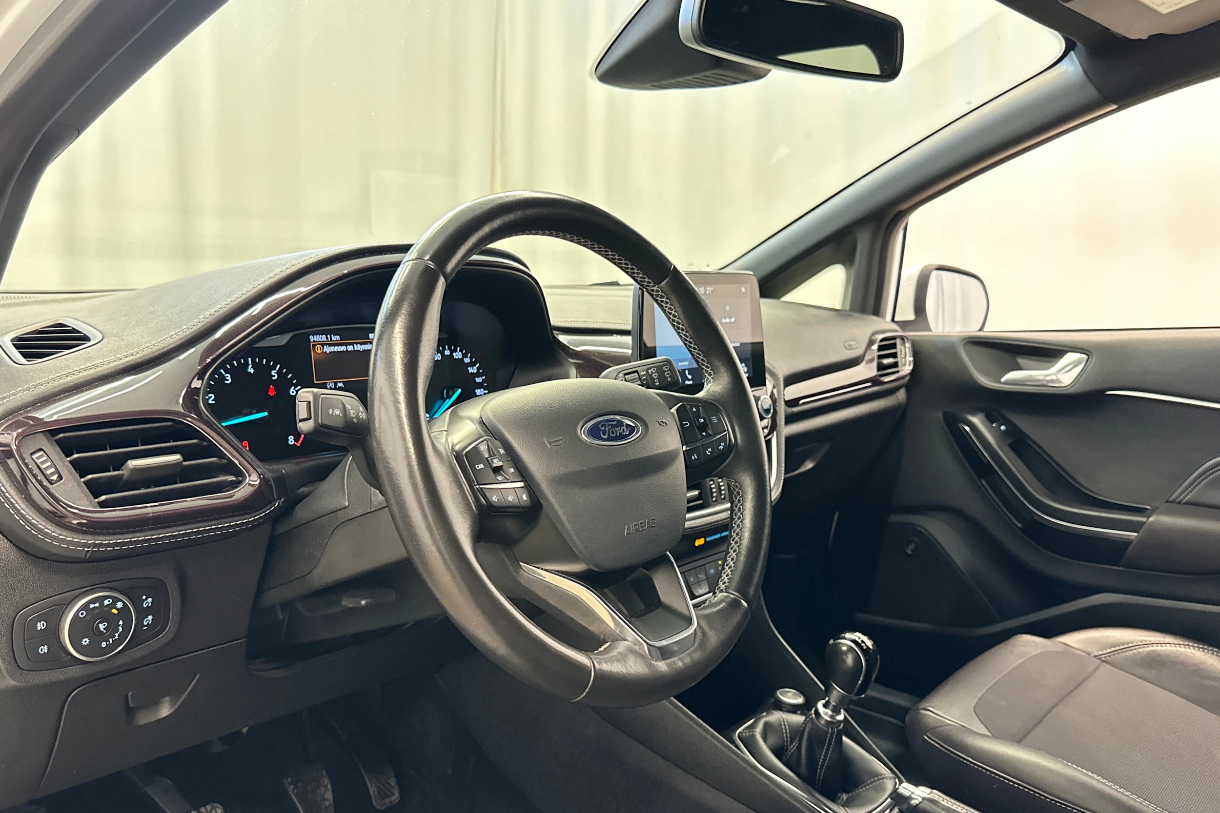 valkoinen Ford Fiesta 2018 kuva 10.