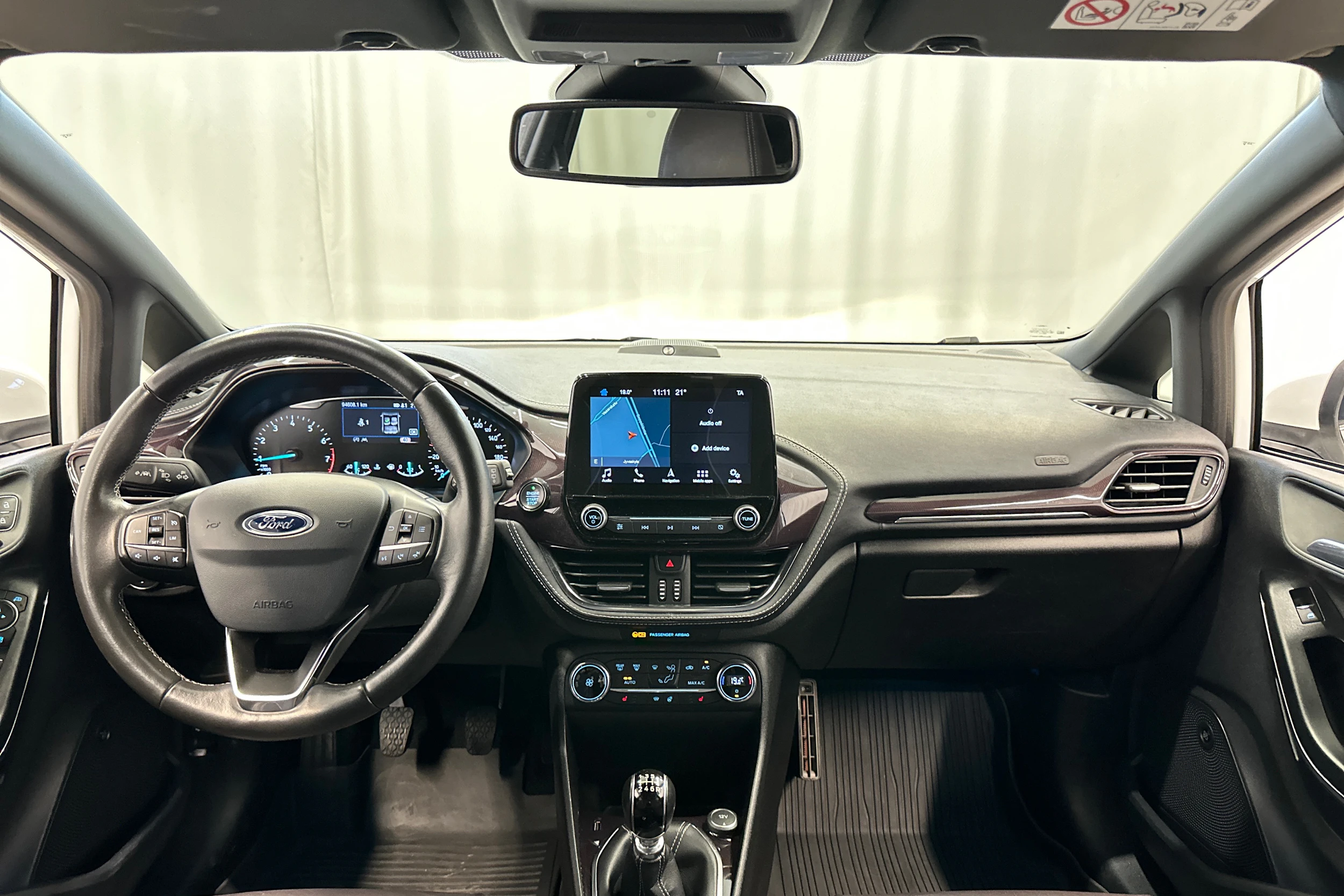 valkoinen Ford Fiesta 2018 kuva 11.