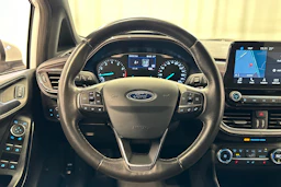 valkoinen Ford Fiesta 2018 kuva 12.