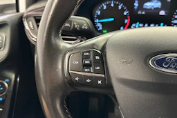 valkoinen Ford Fiesta 2018 kuva 13.