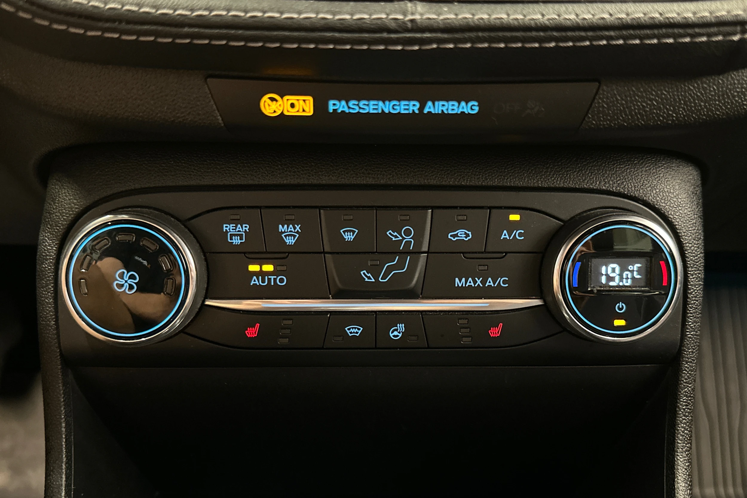 valkoinen Ford Fiesta 2018 kuva 16.