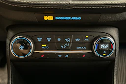 valkoinen Ford Fiesta 2018 kuva 16.