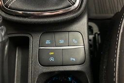 valkoinen Ford Fiesta 2018 kuva 17.