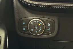 valkoinen Ford Fiesta 2018 kuva 22.