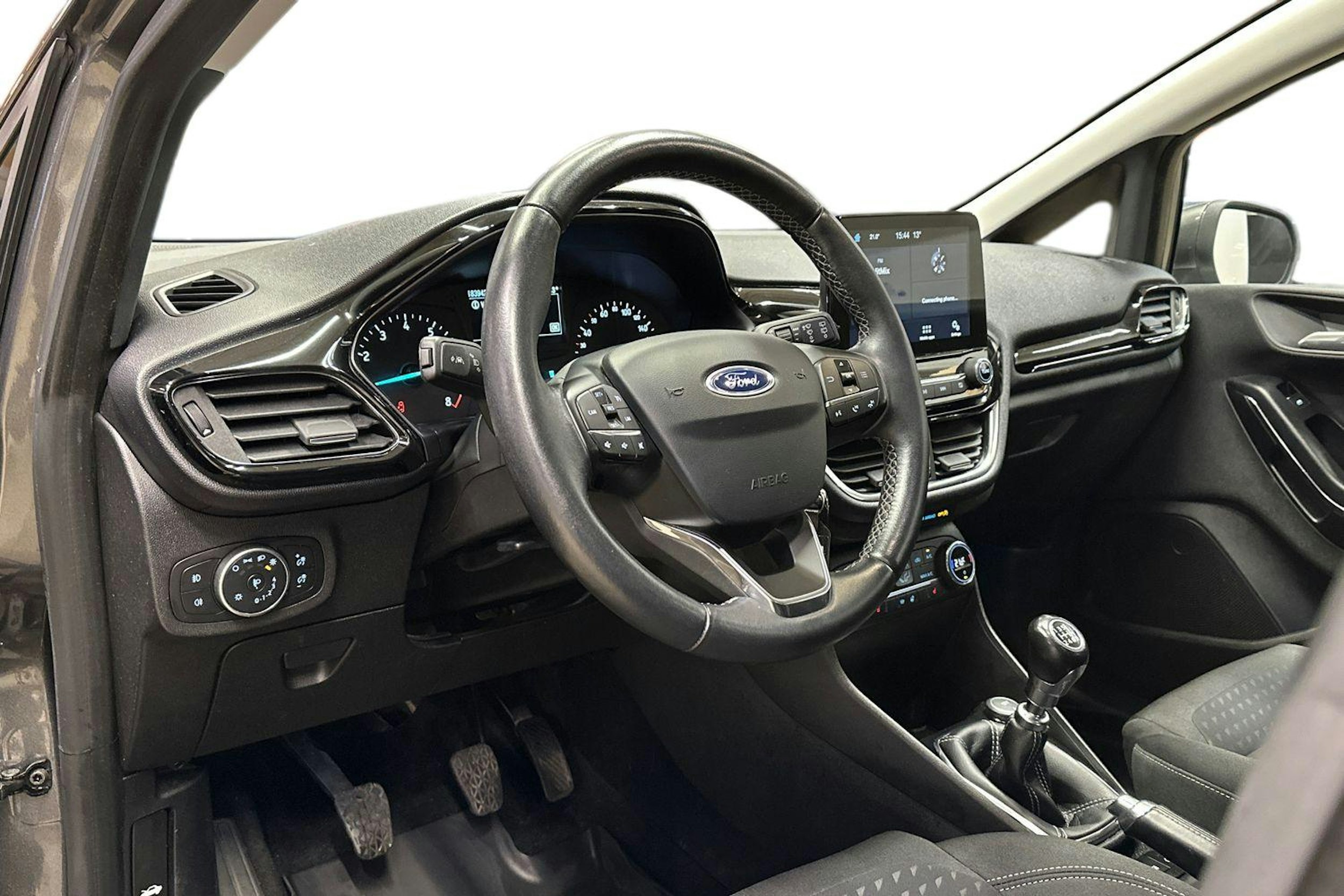 harmaa Ford Fiesta 2018 kuva 7.