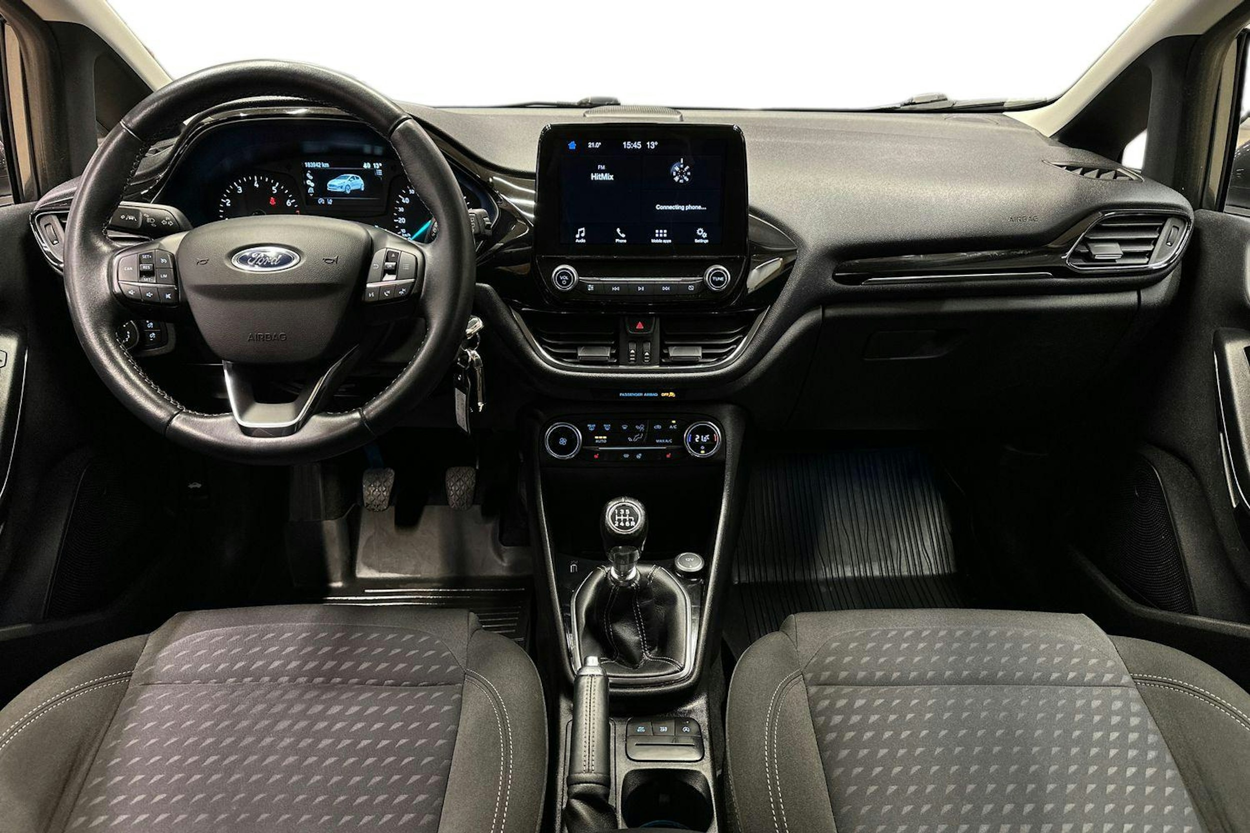 harmaa Ford Fiesta 2018 kuva 9.