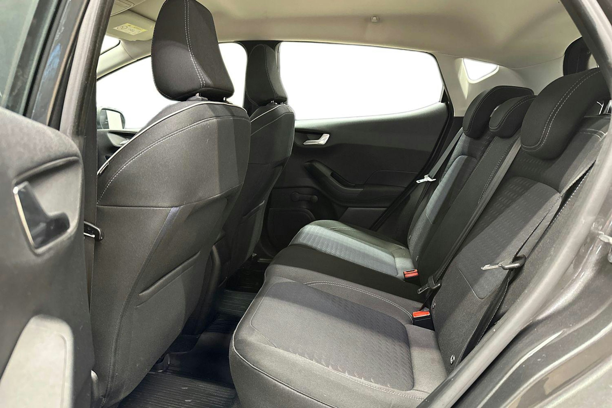 harmaa Ford Fiesta 2018 kuva 10.